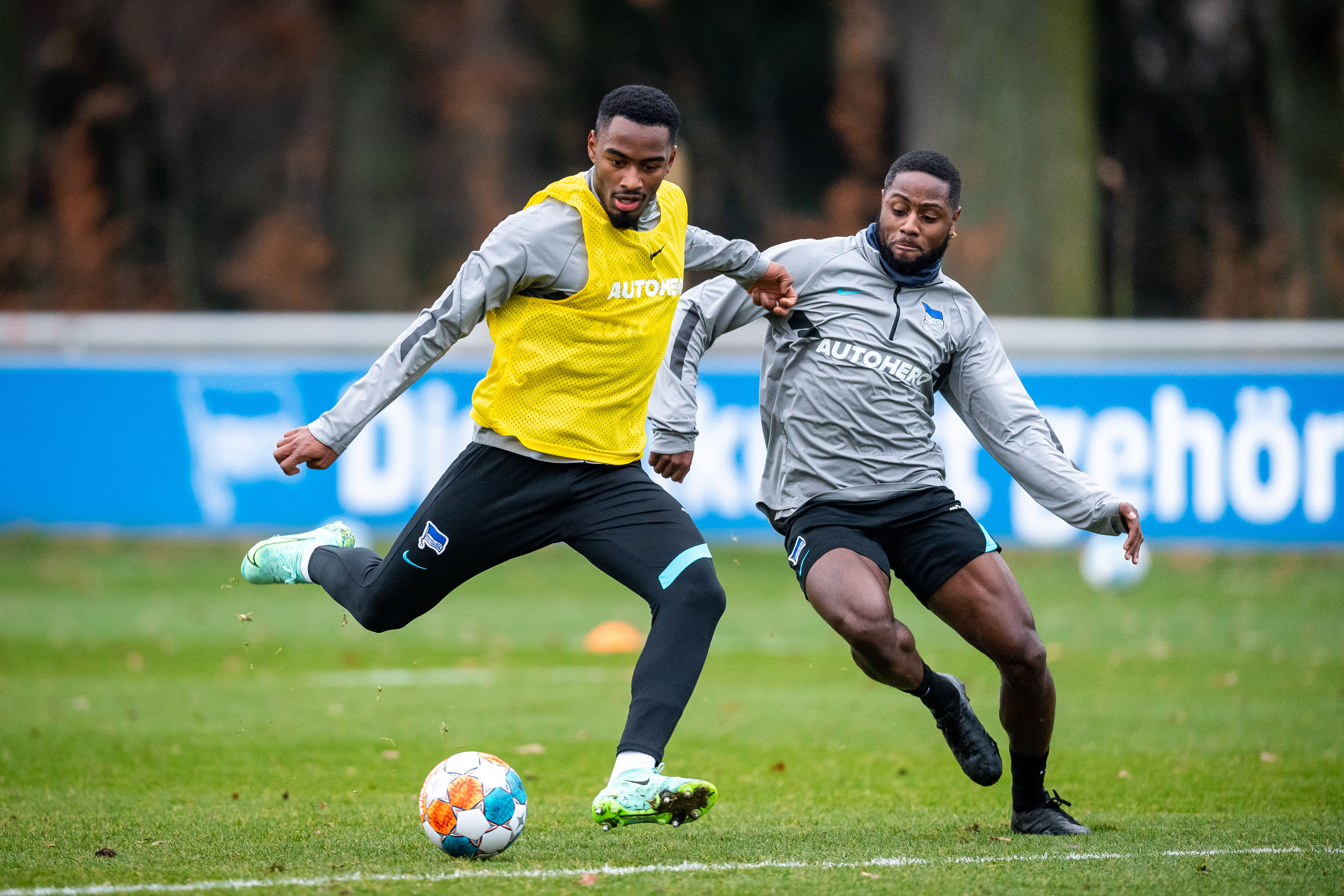 Deyovaisio Zeefuik attempts to prevent Myziane Maolida from getting off a shot.