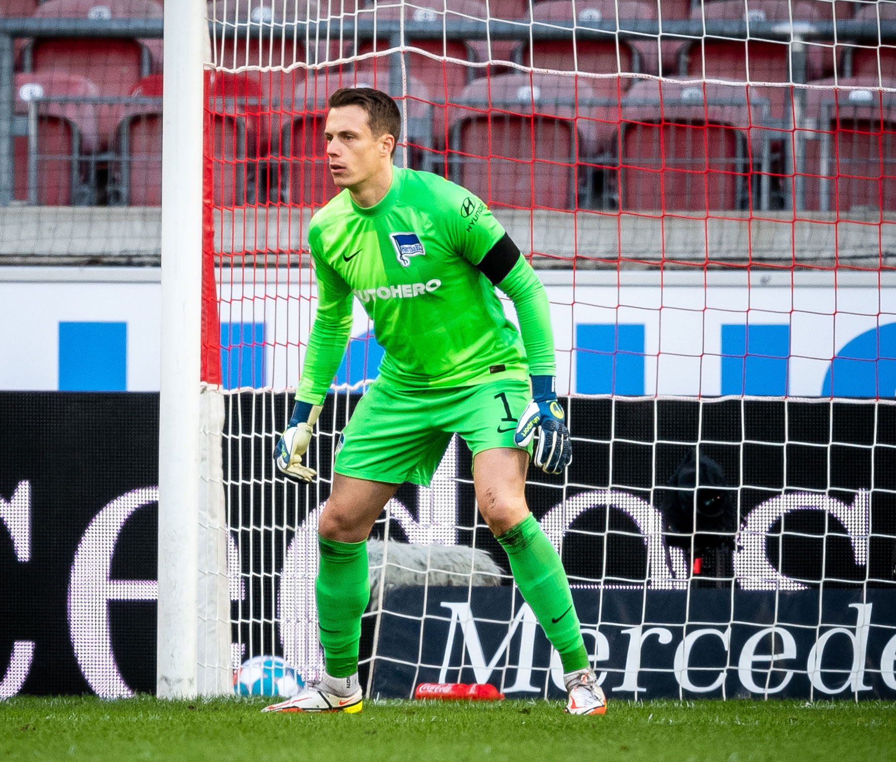 Alexander Schwolow en la portería del Hertha.