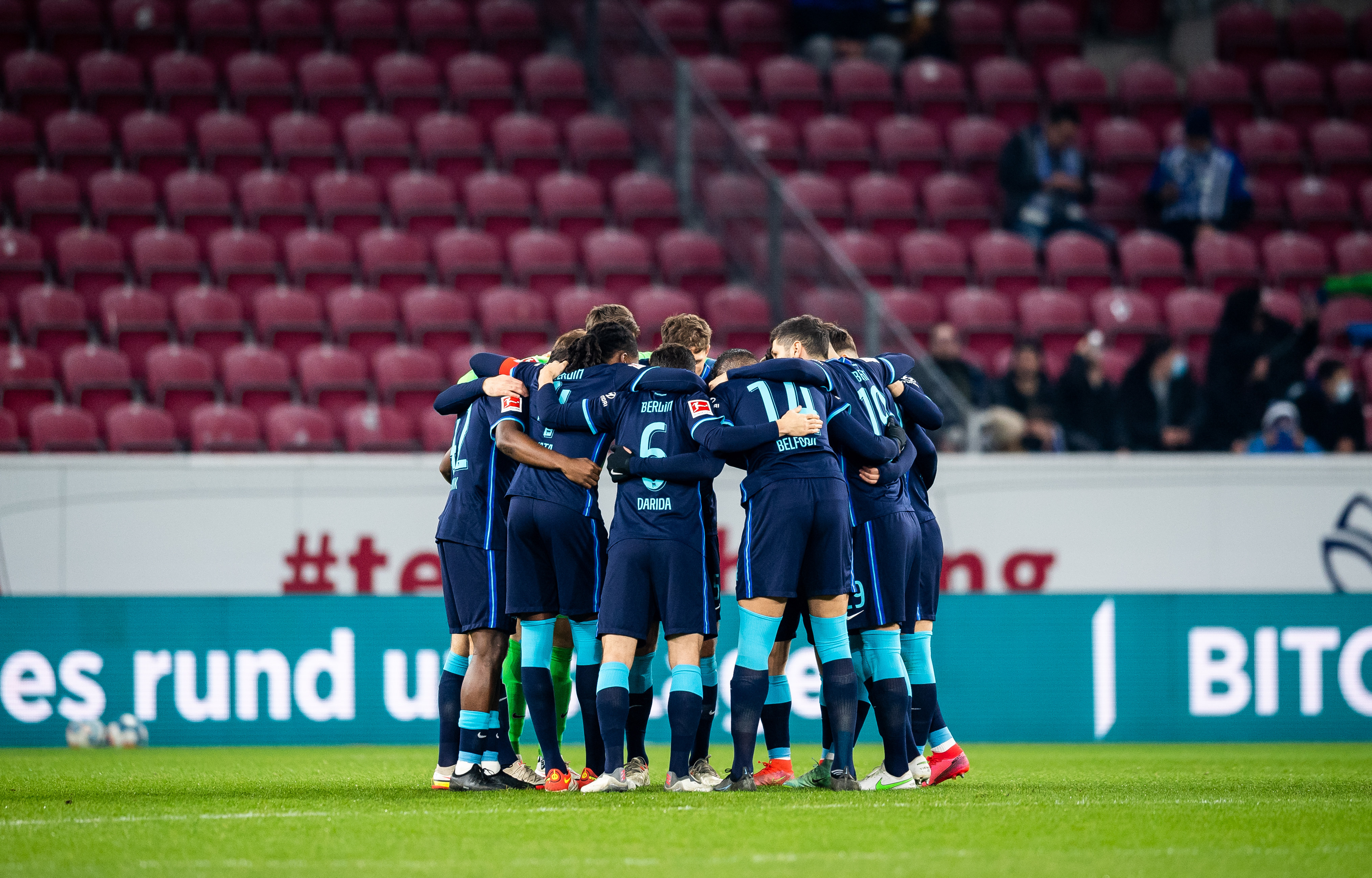 Volle Konzentration auch im Rückspiel: Die Mannschaft schwört sich vor der Partie in Mainz ein.