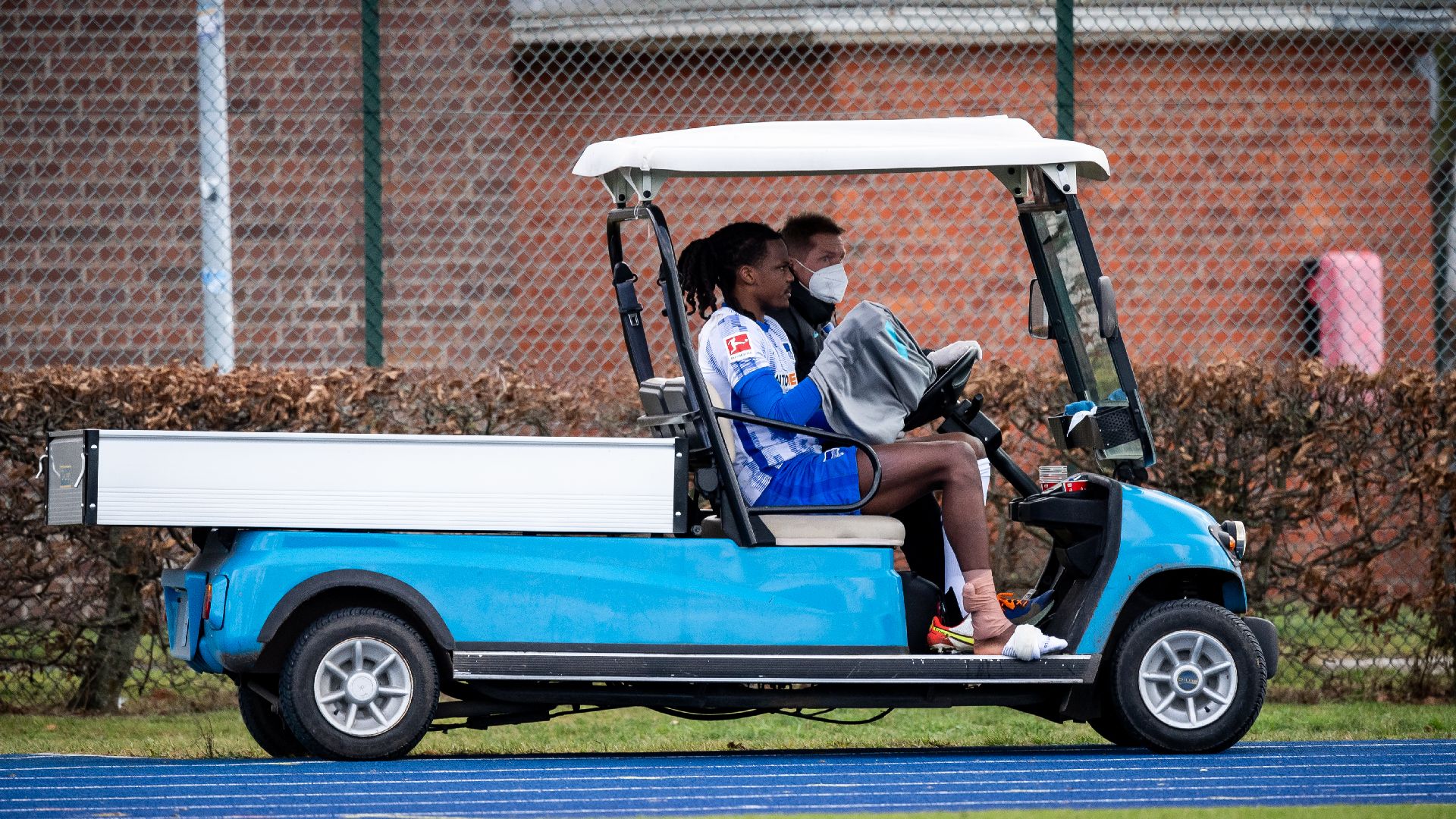 Dedryck Boyata with physio Jürgen Lange during the game.