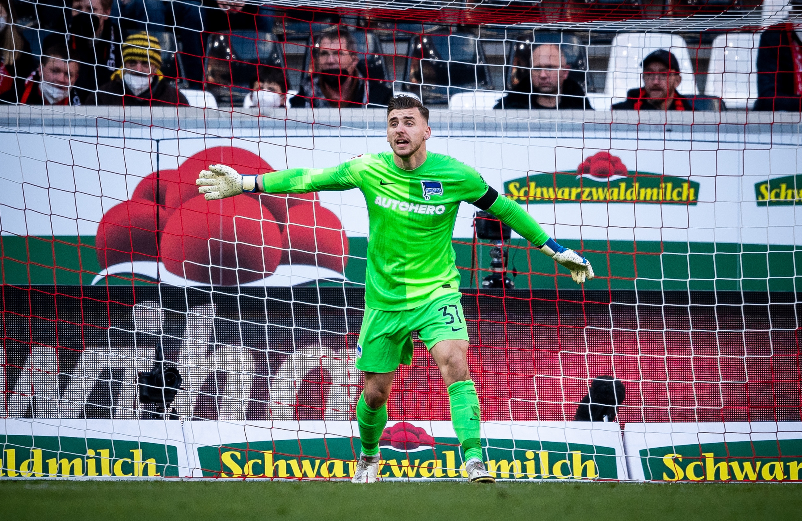 Marcel Lotka gives instructions to his defence.