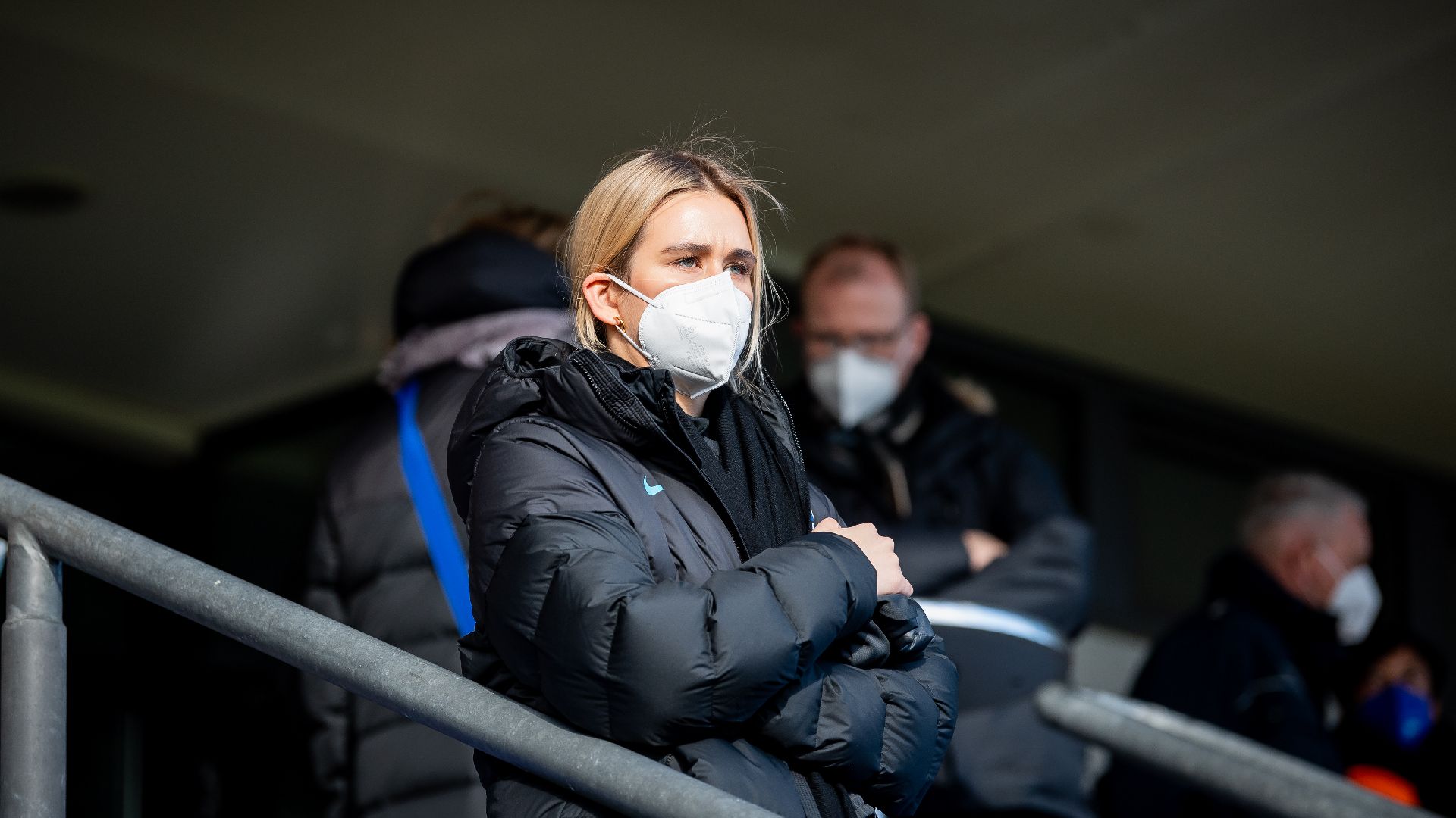 Selina Koch auf der Tribüne im Stadion auf dem Wurfplatz/Amateurstadion.