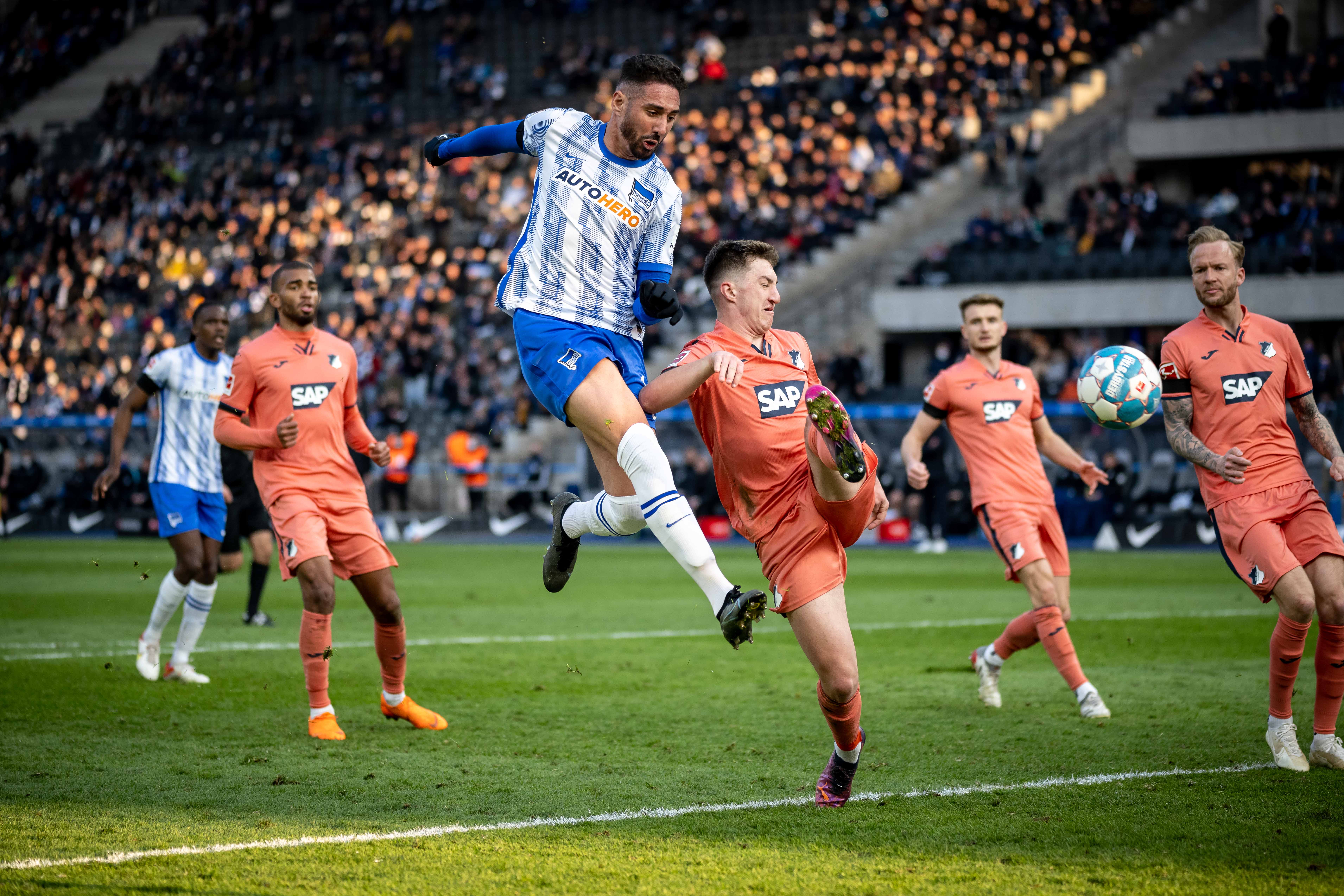 Ishak Belfodil trifft im Heimspiel gegen Hoffenheim zum 2:0.