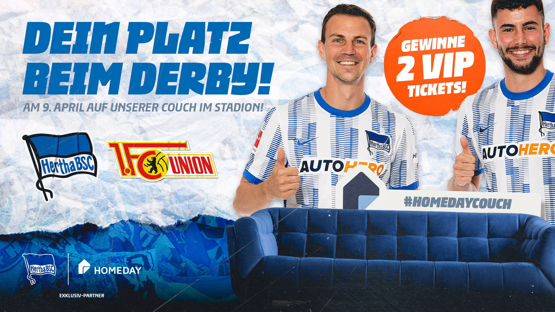 Vladimír Darida und Marco Richter hinter einem blauen Sofa.