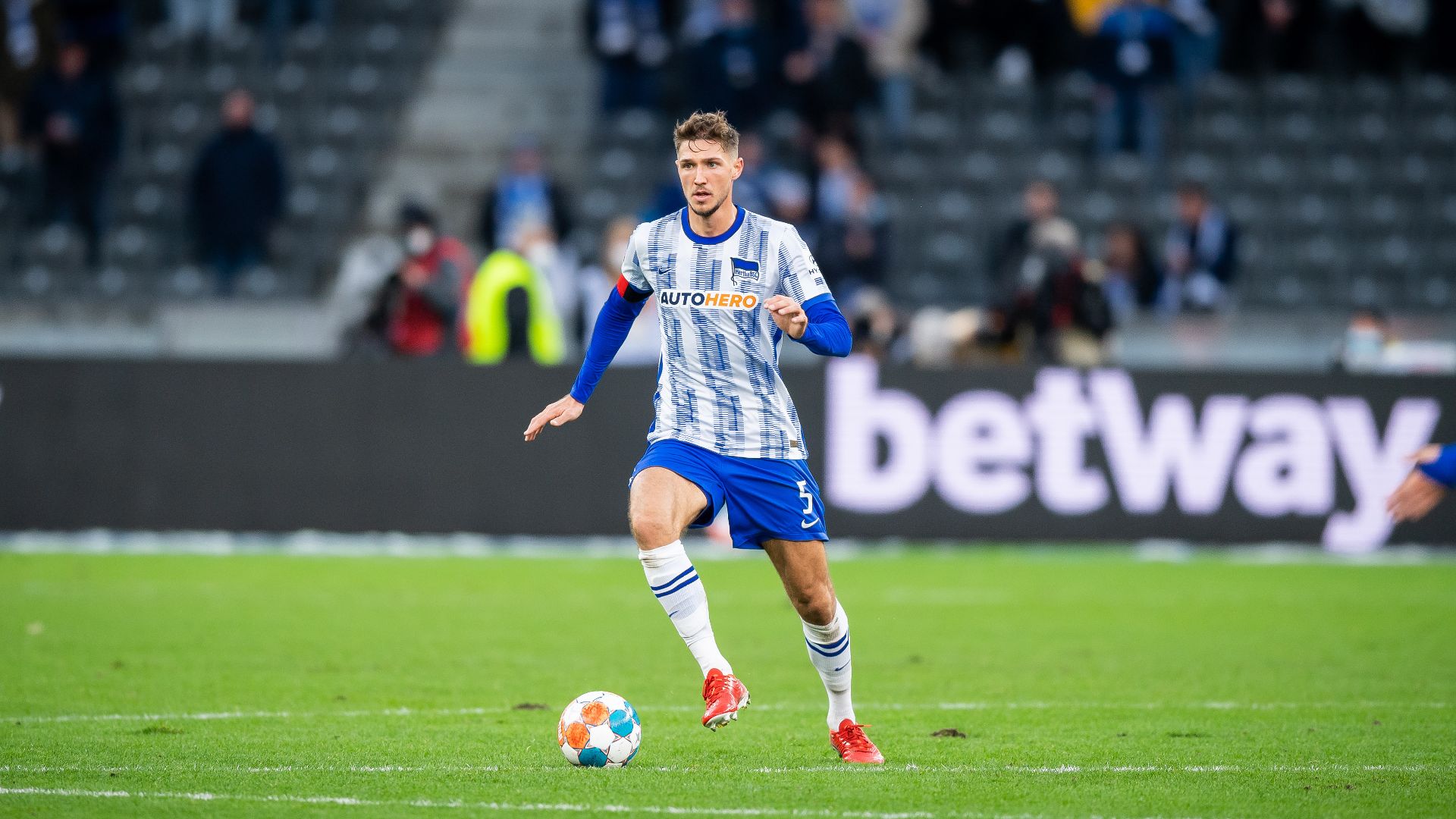 Niklas Stark on the ball.