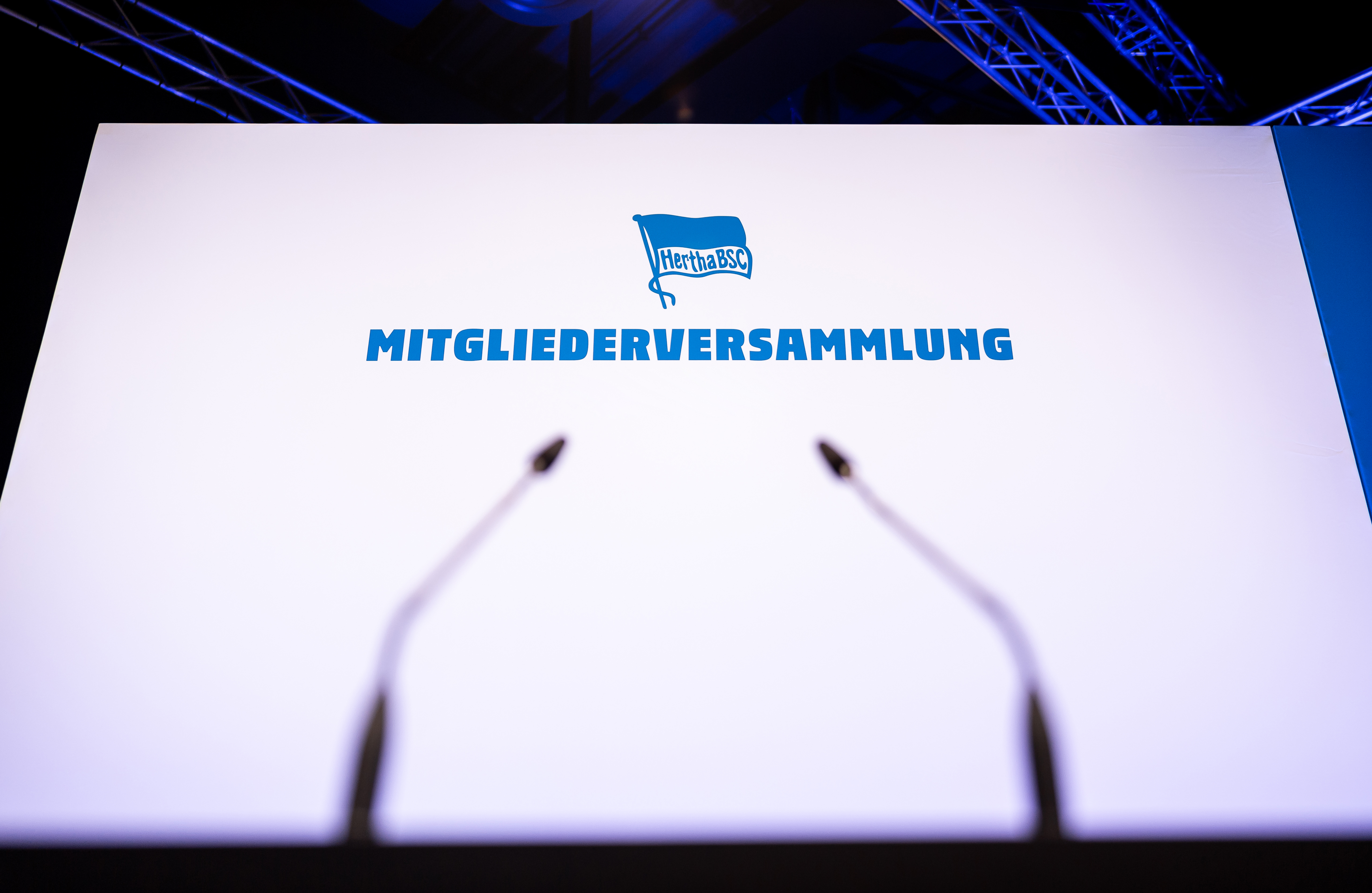 Das Podium auf unserer Mitgliederversammlung.