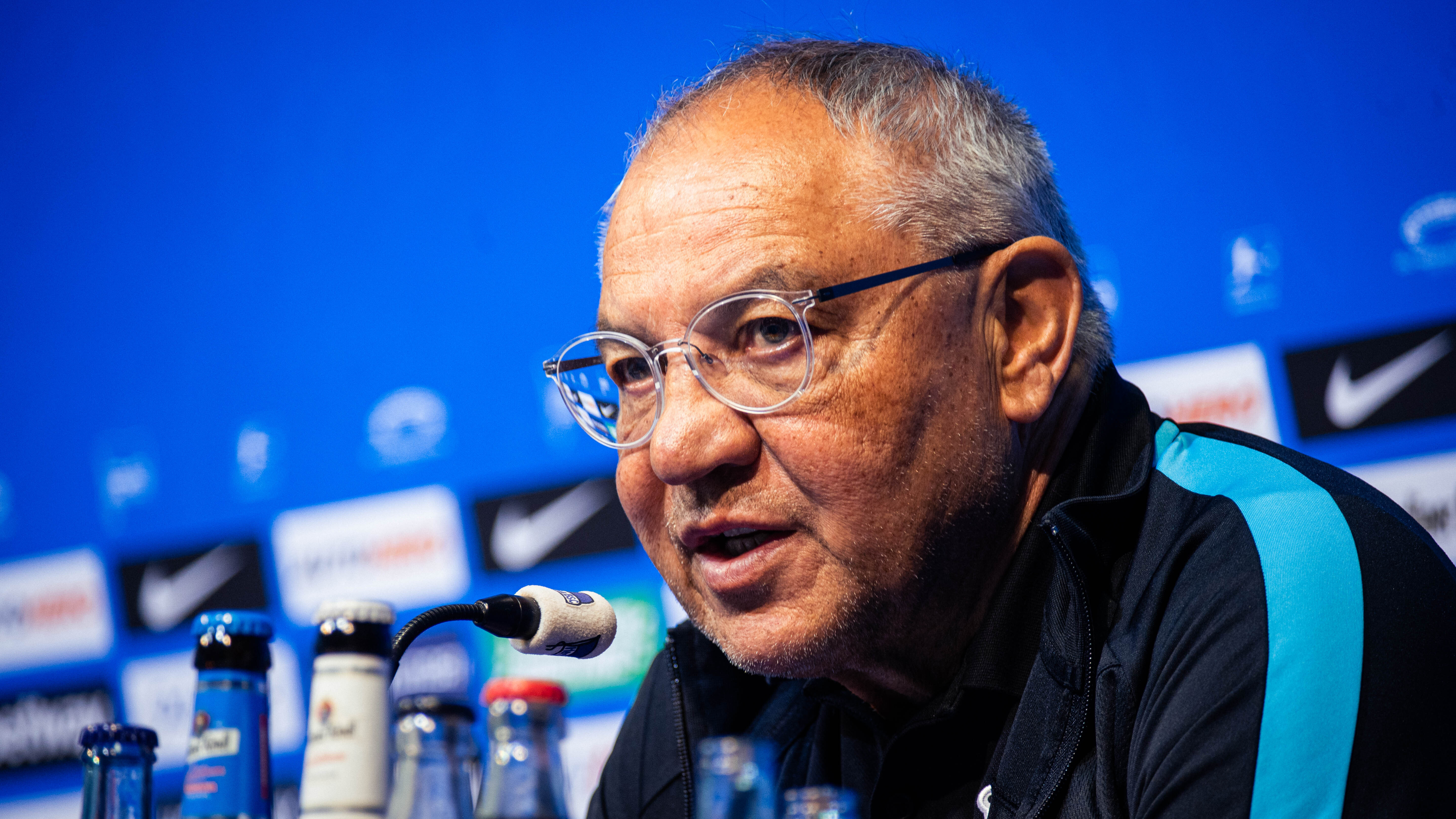 Felix Magath spricht auf der Pressekonferenz über den kommenden Gegner.