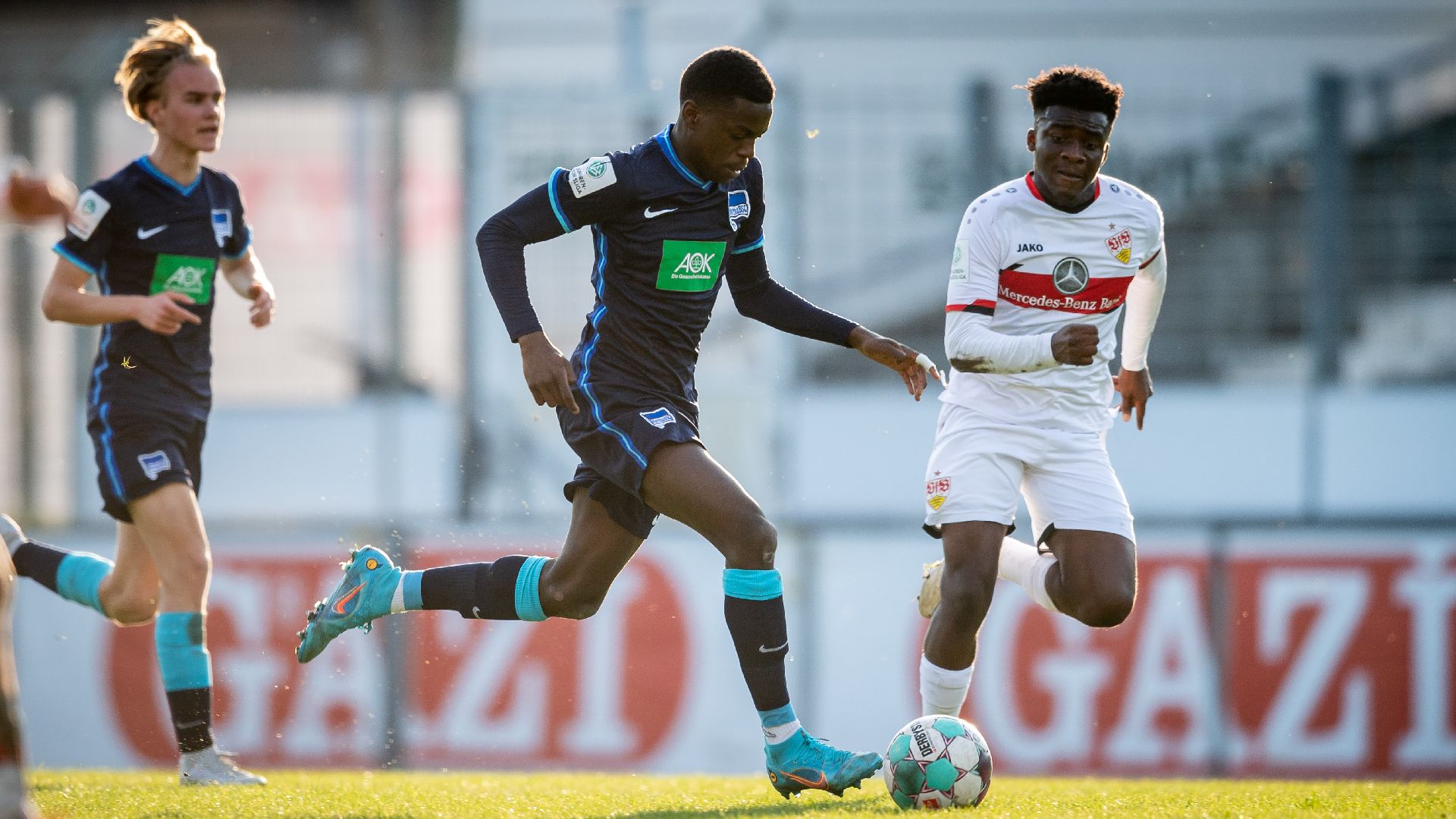 Noel Aseko am Ball.