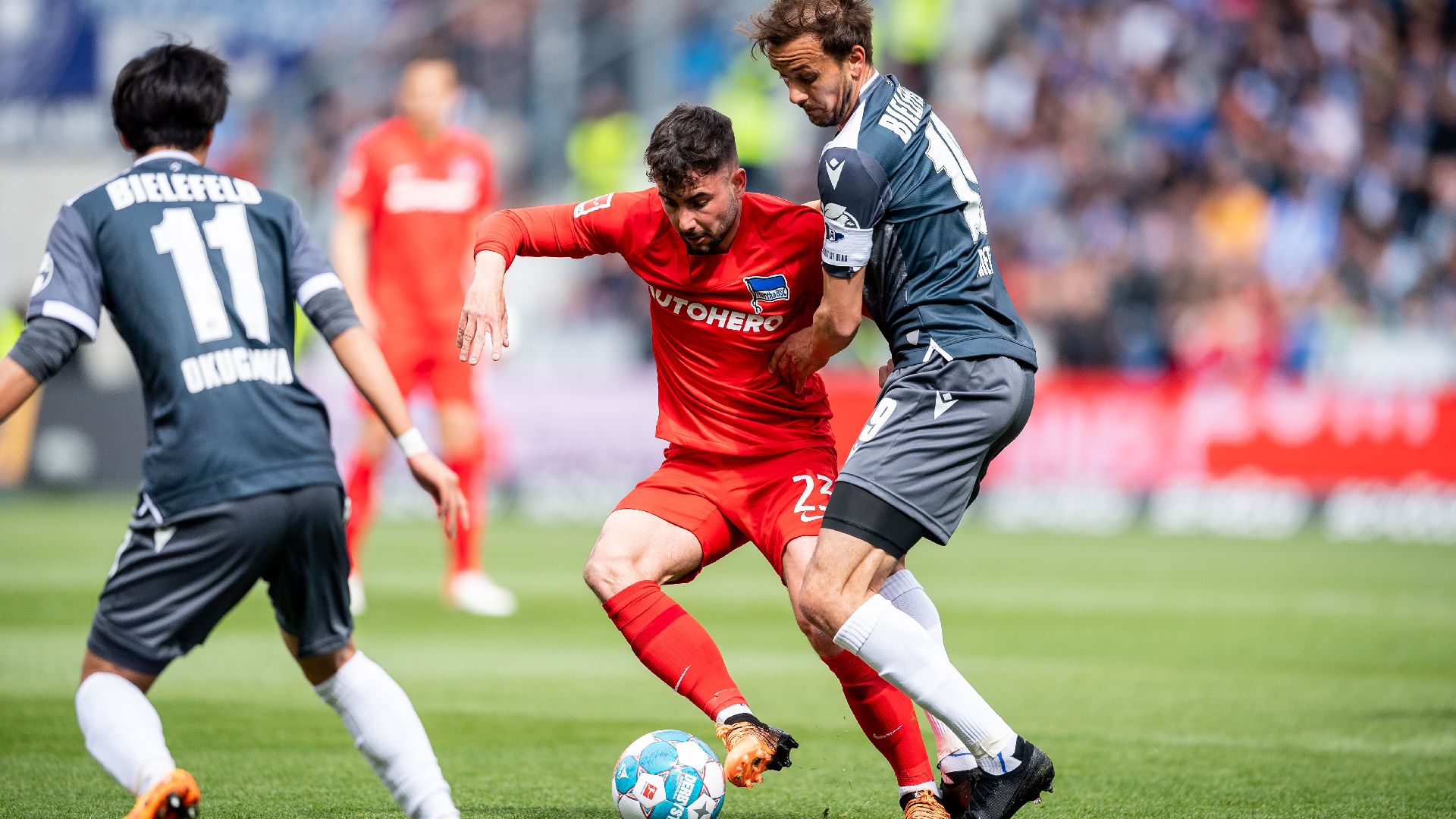 Marco Richter looks to evade Manuel Prietl.