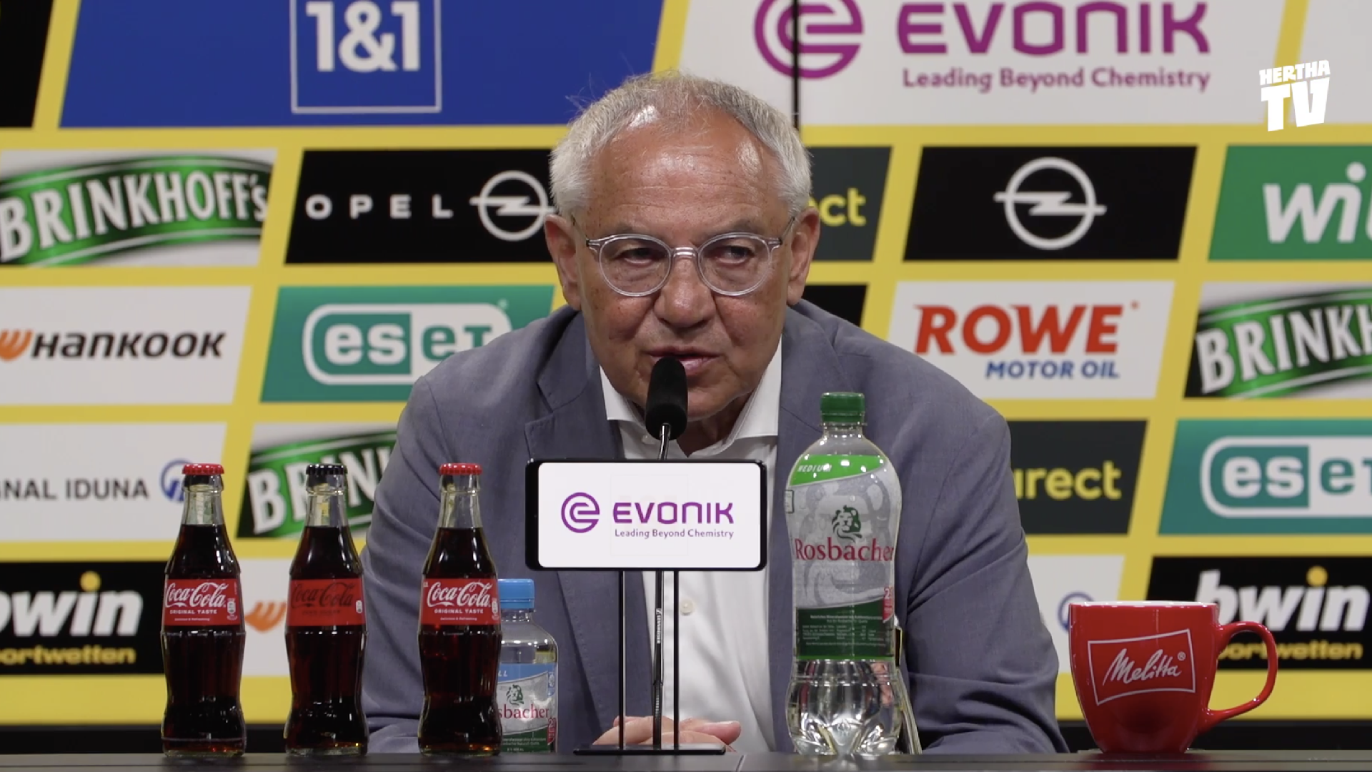 Felix Magath spricht auf der PK nach dem Auswärtsspiel in Dortmund.