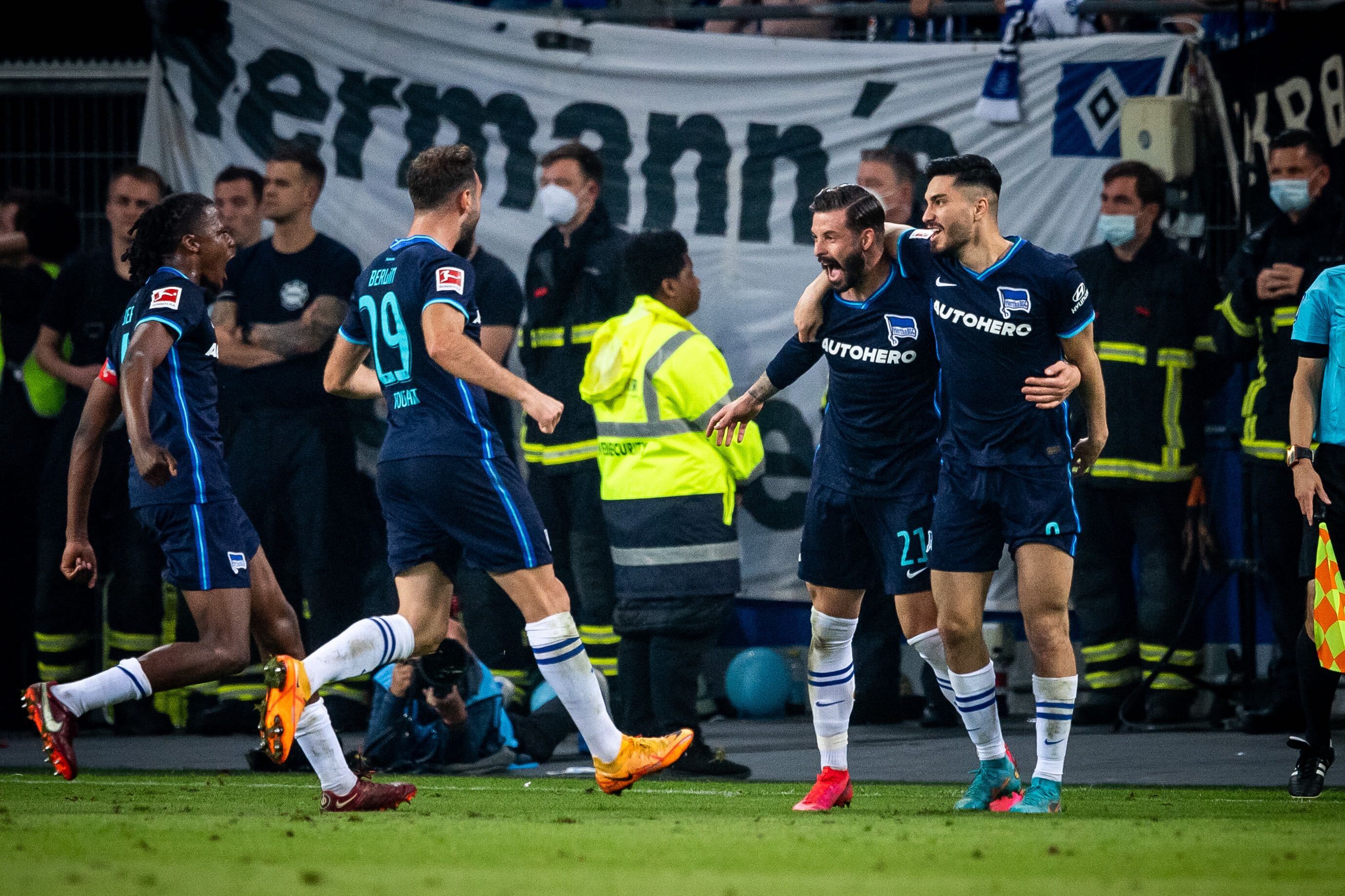 Marvin Plattenhardt and the team celebrate his Goal of the Season.
