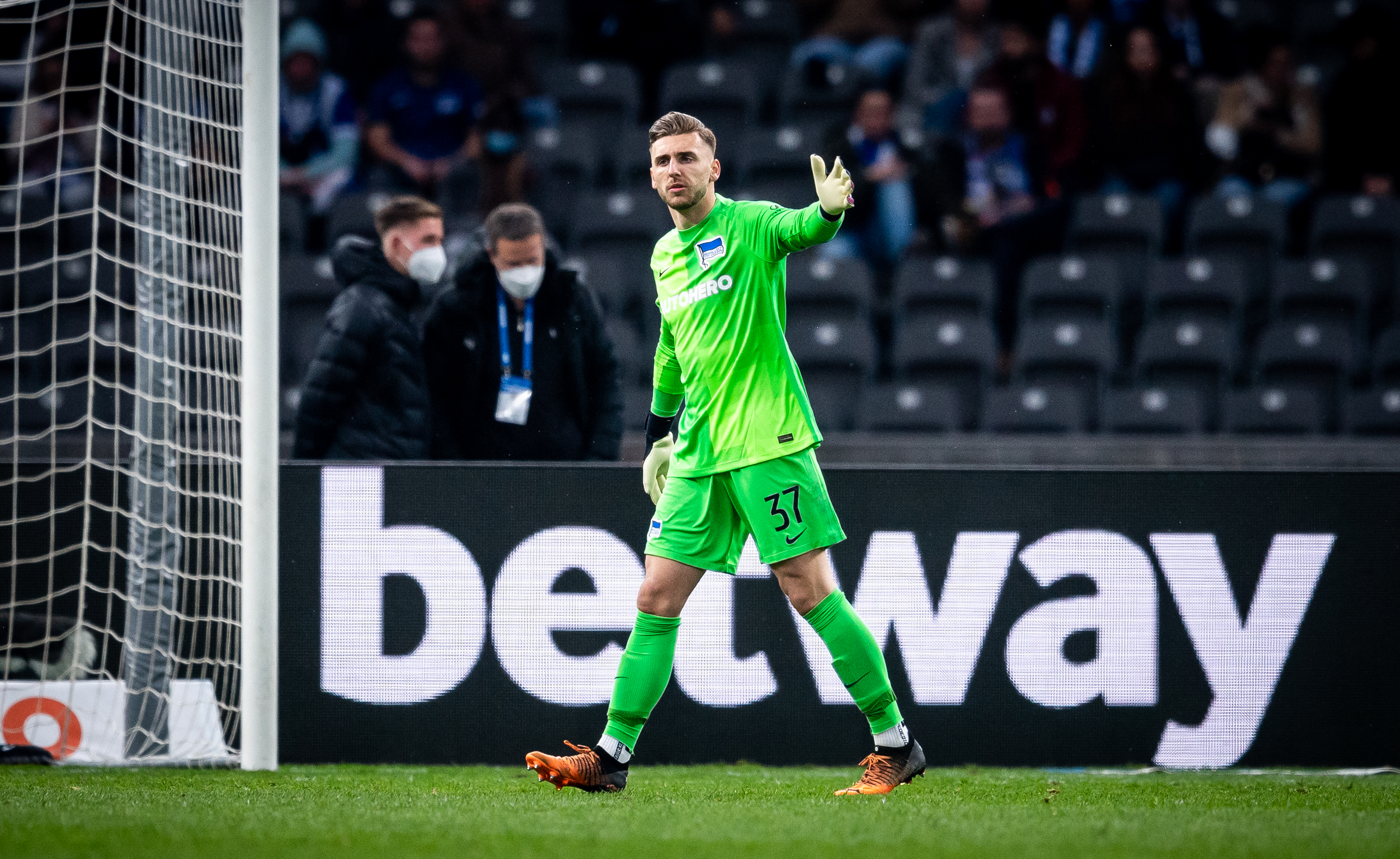 Marcel Lotka in goal at the Olympiastadion.