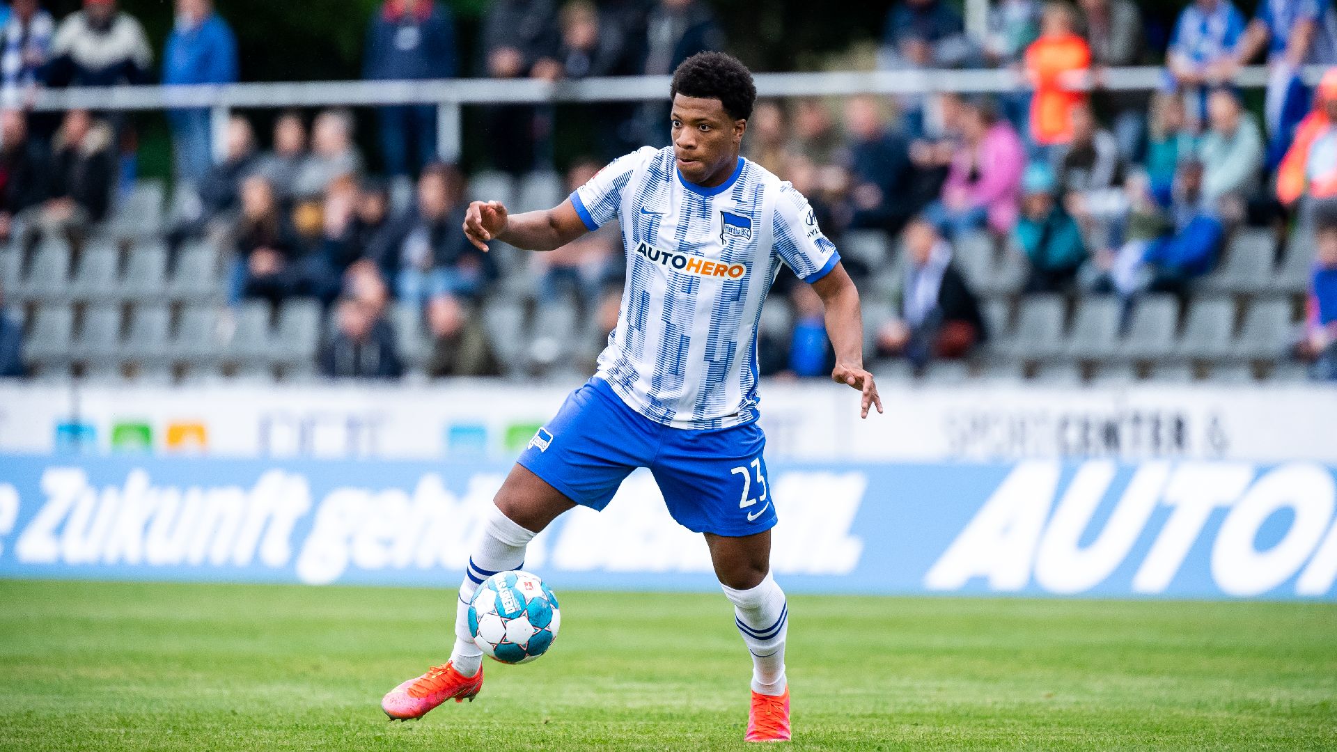Jessic Ngankam am Ball.