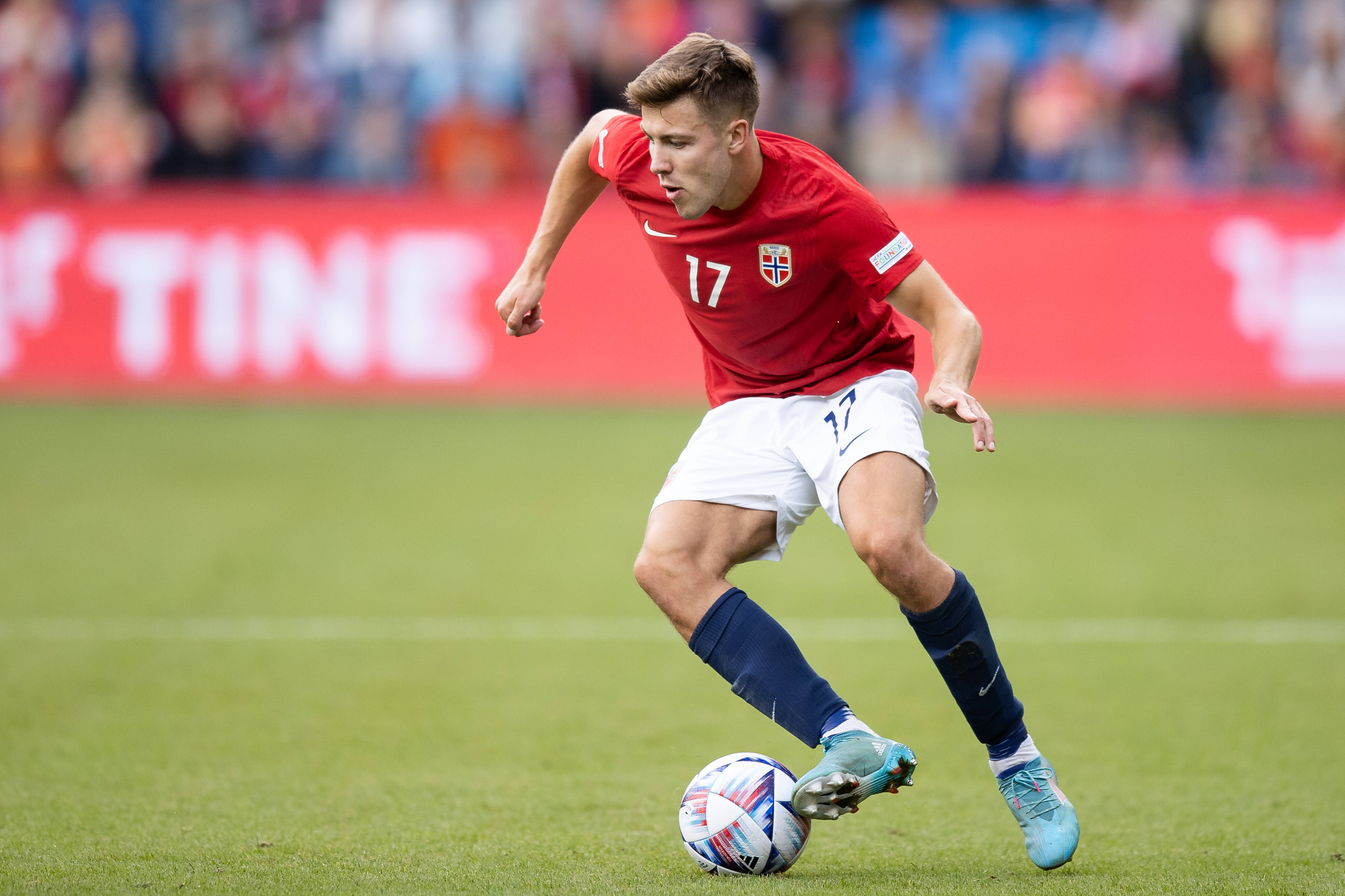 Fredrik Bjørkan drives forward with the ball.