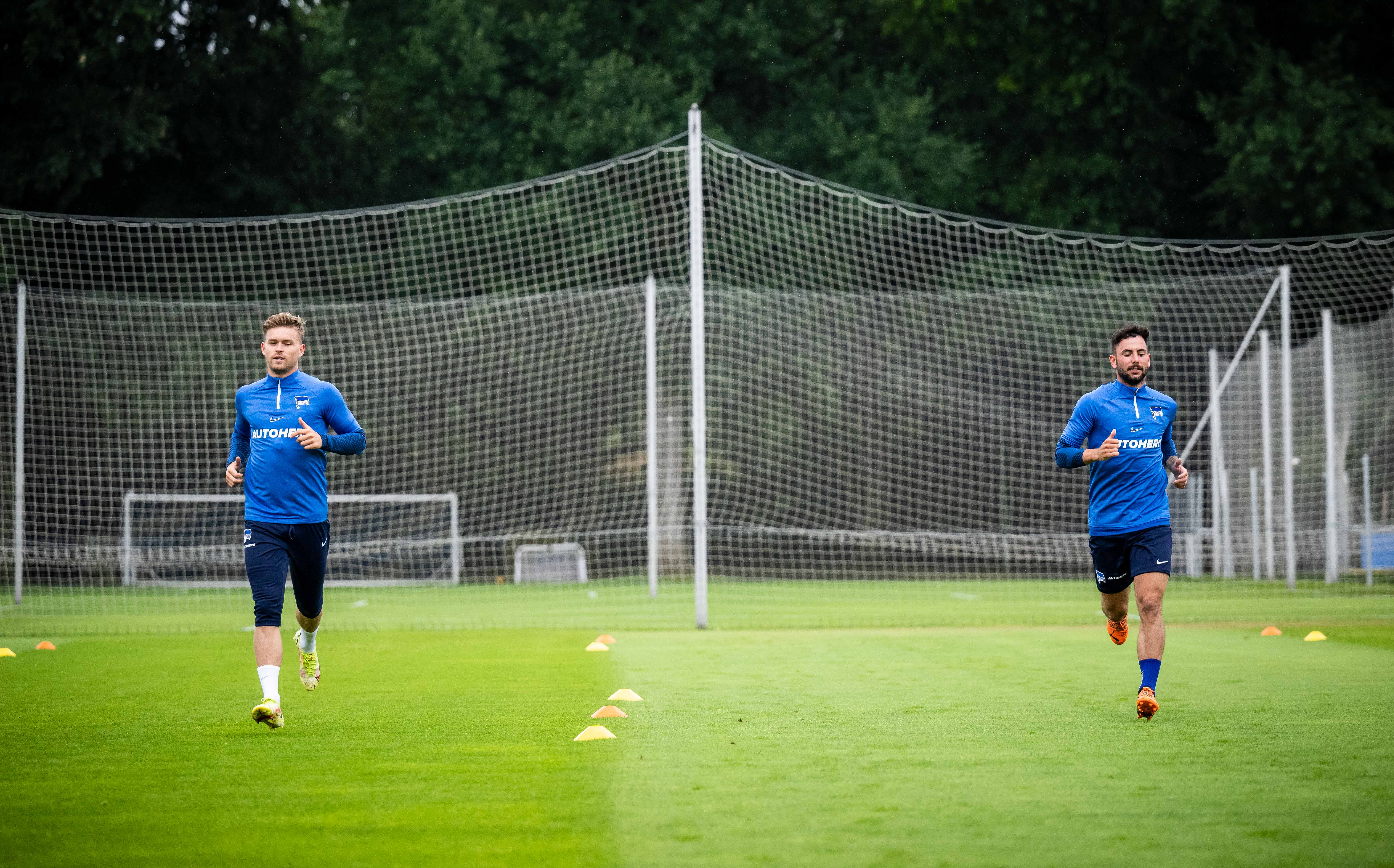 Maximilian Mittelstädt and Marco Richter on the training pitch.