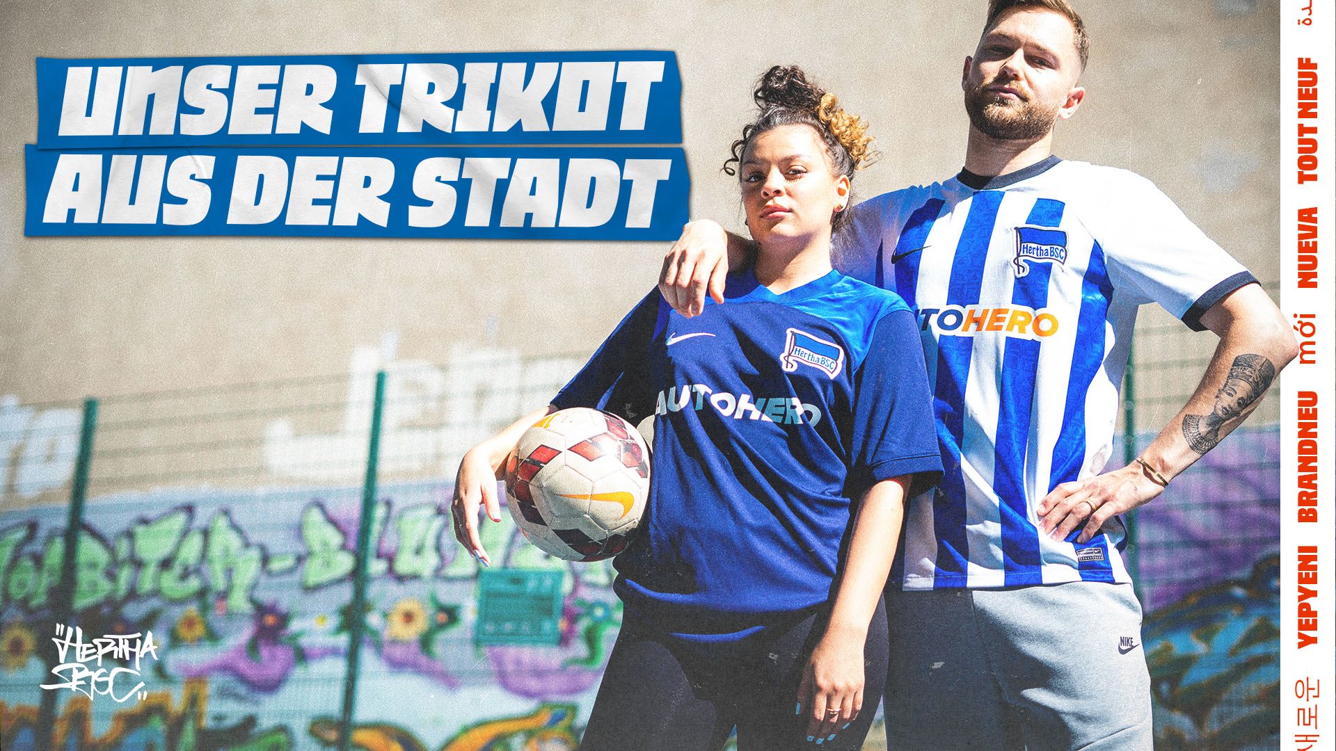Zwei Models stellen unsere neuen Trikots vor.
