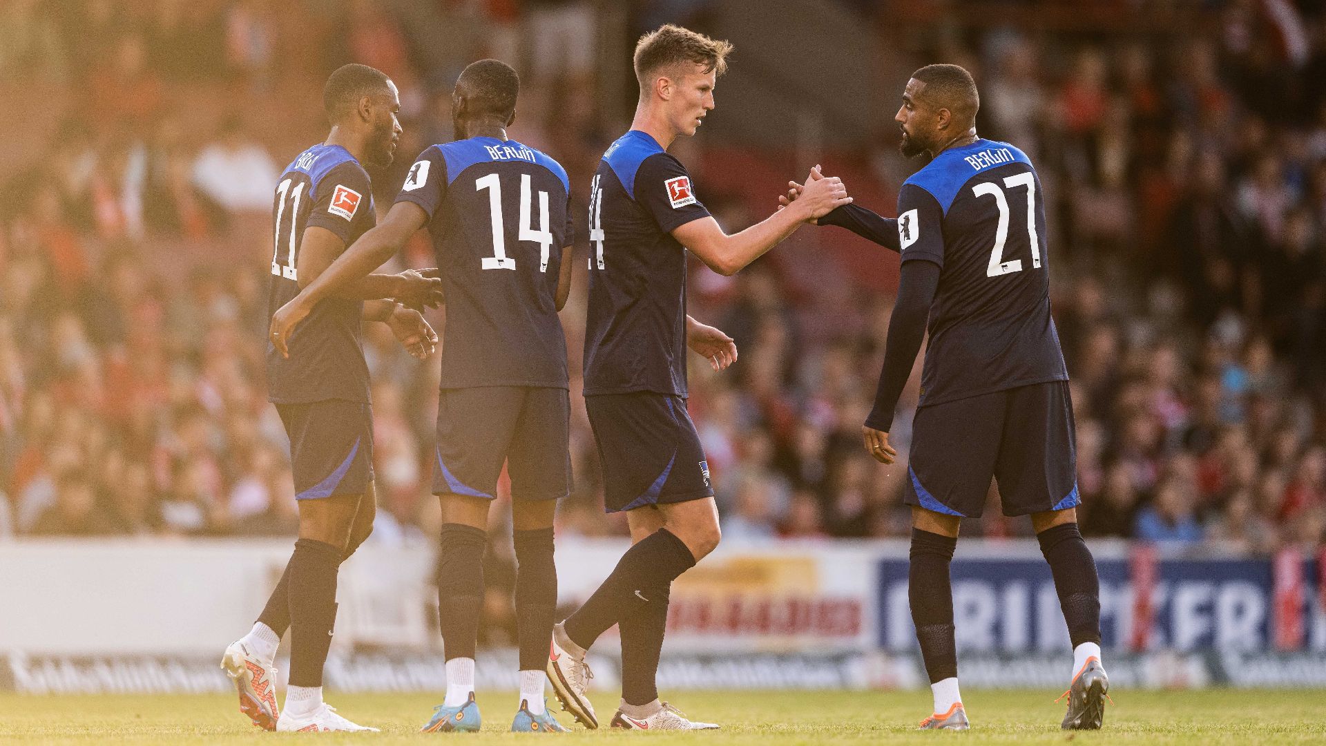 Luca Wollschläger, Prince Boateng, Dodi Lukébakio and Myziane Maolida celebrate the third goal against Cottbus.