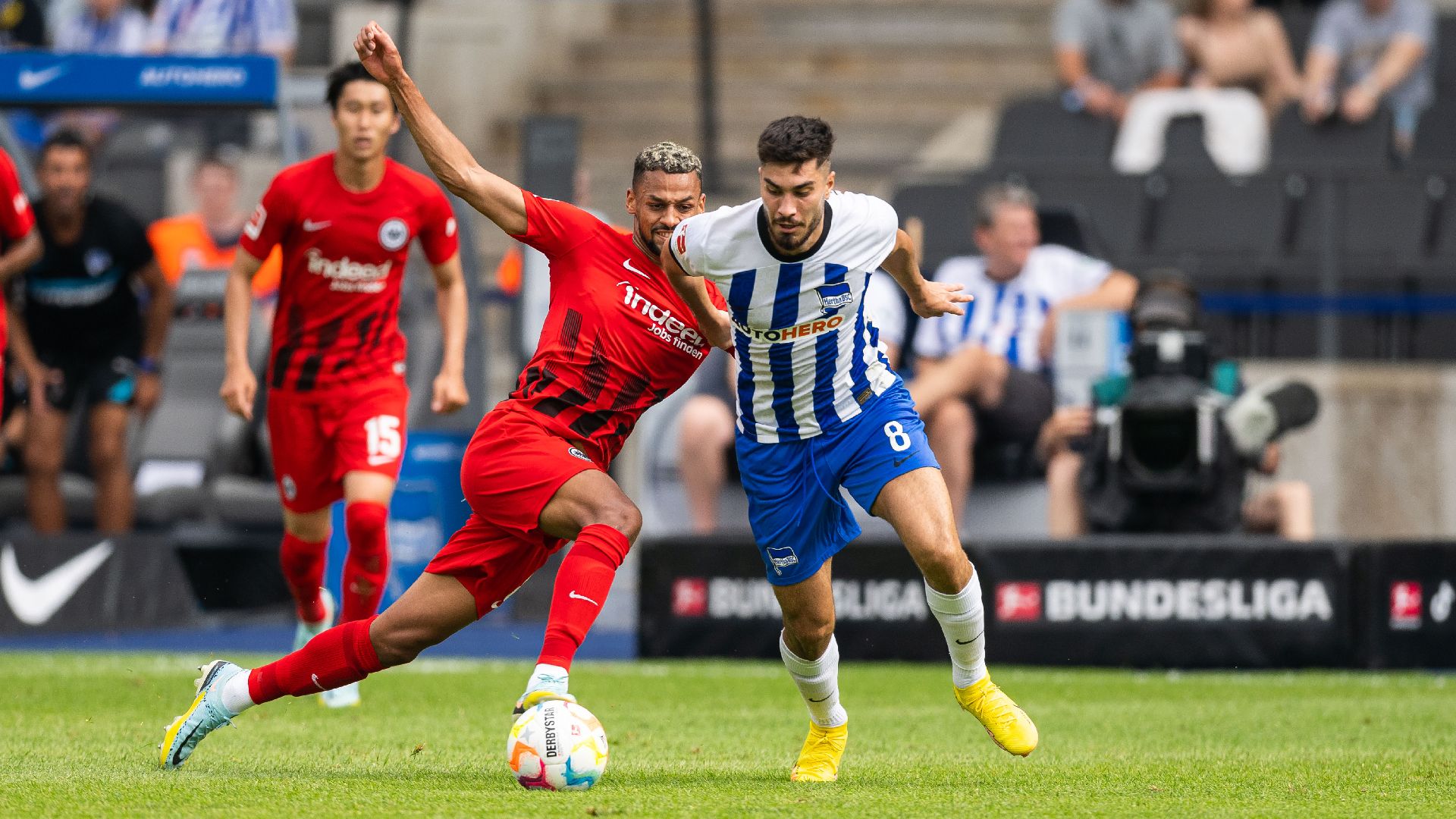 Suat Serdar competing for the ball with Djibril Sow.