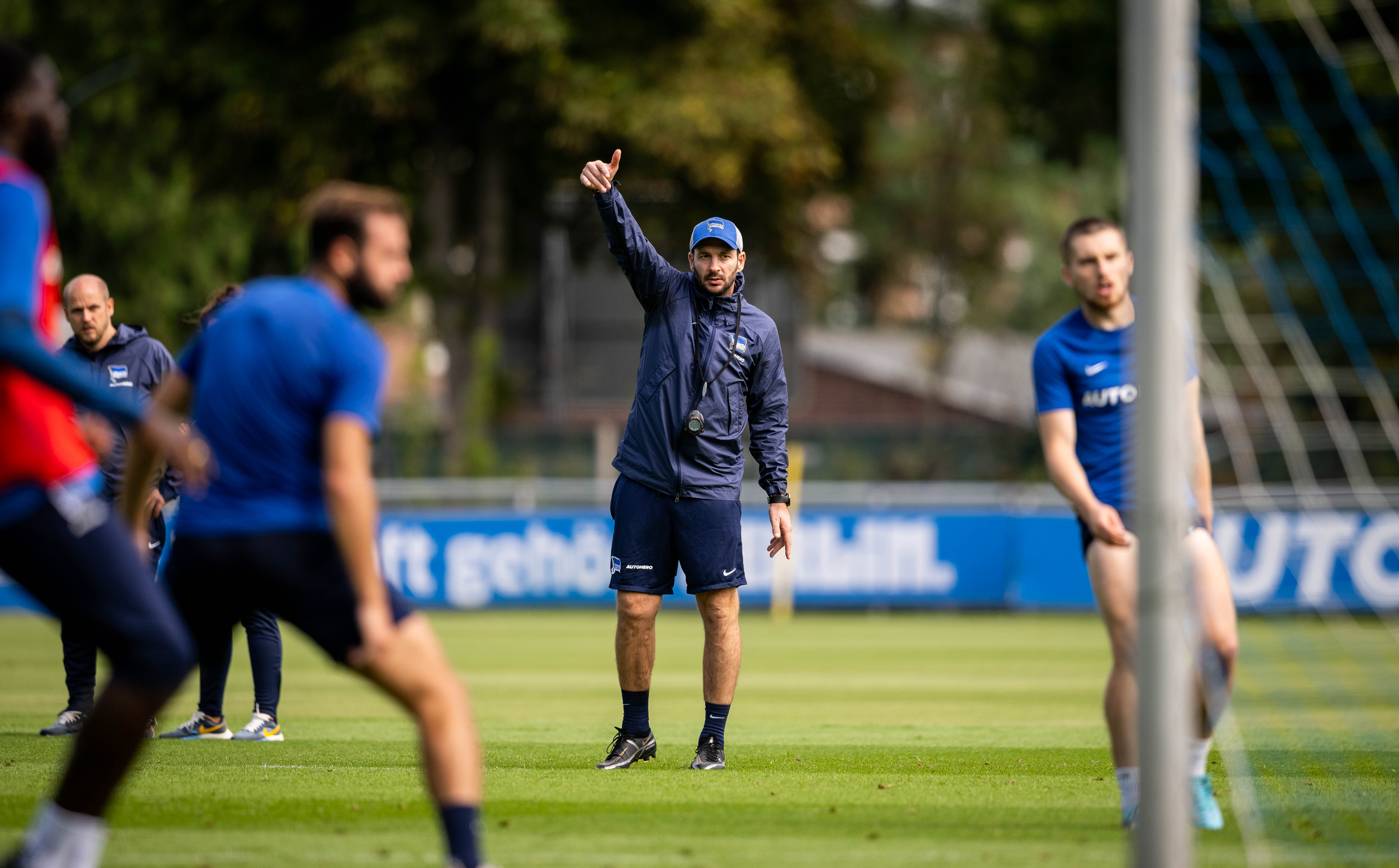 Sandro Schwarz giving his team a thumbs up in training.