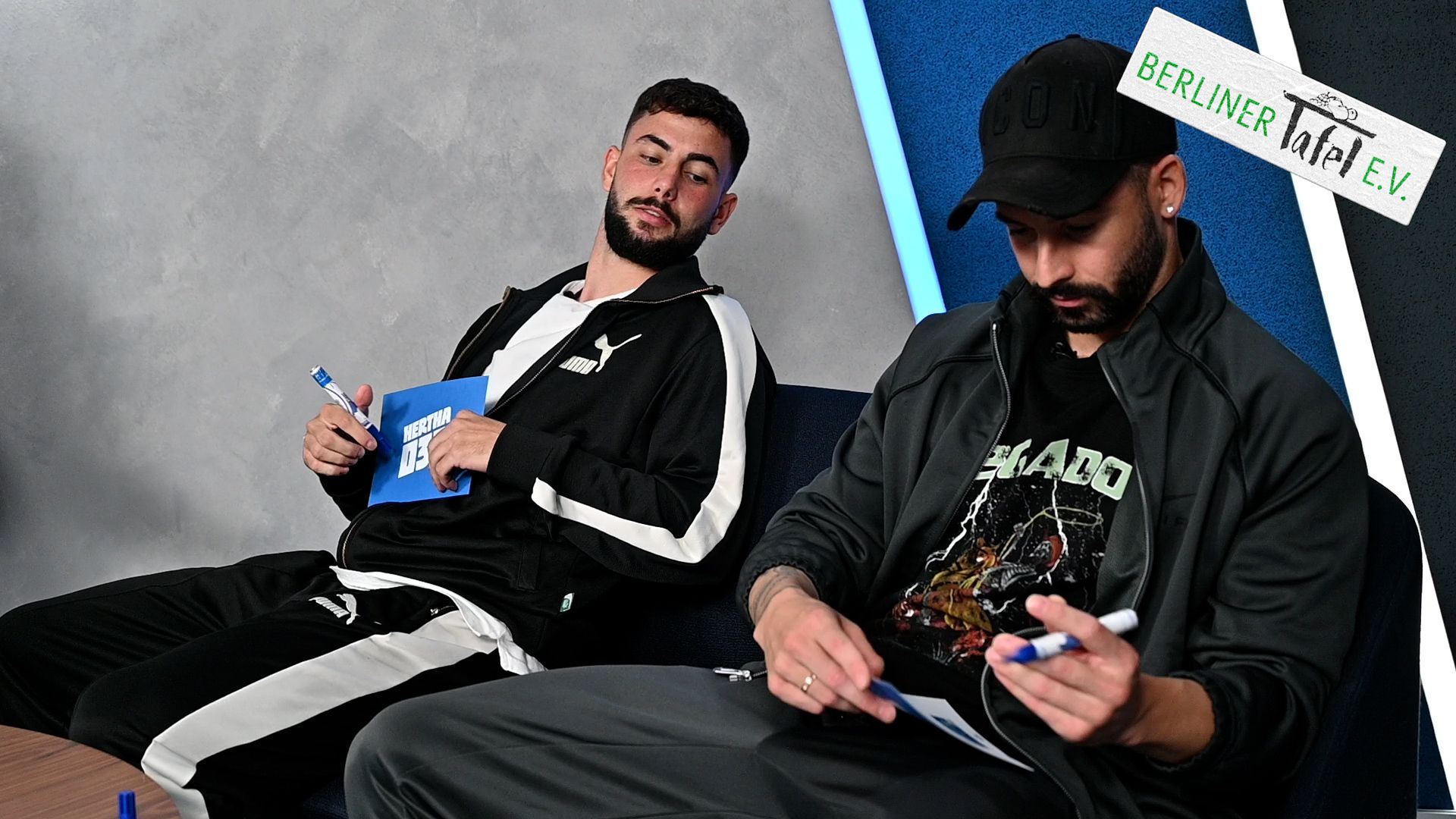 Marco Richter und Marvin Plattenhardt raten Lebensmittel in der Traumfabrik.