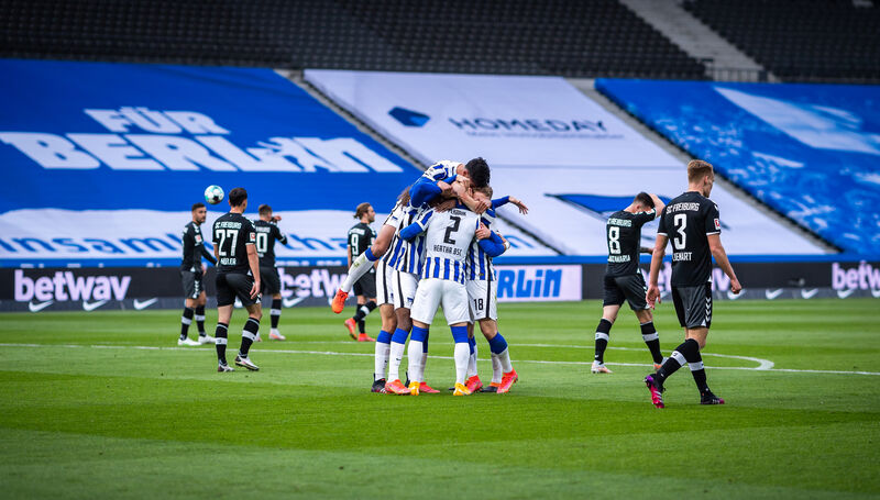 Unsere Herthaner jubeln nach einem Treffer gegen Freiburg.