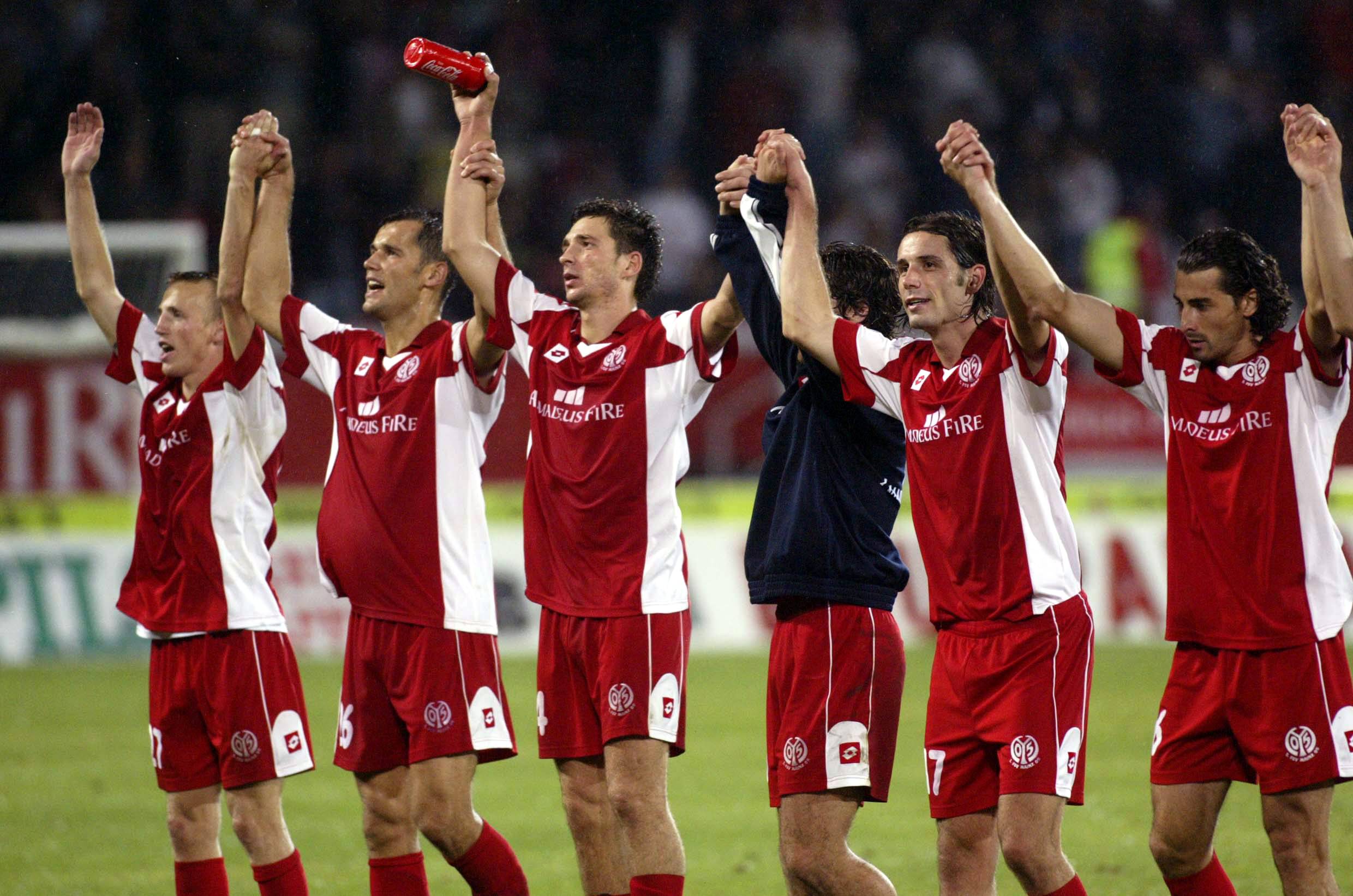 Siegesjubel bei Mainz, v. re.: Rajko Tavcar, Marco Rose, Christoph Teinert, Sandro Schwarz, Tamas Bodog, Michael Thurk