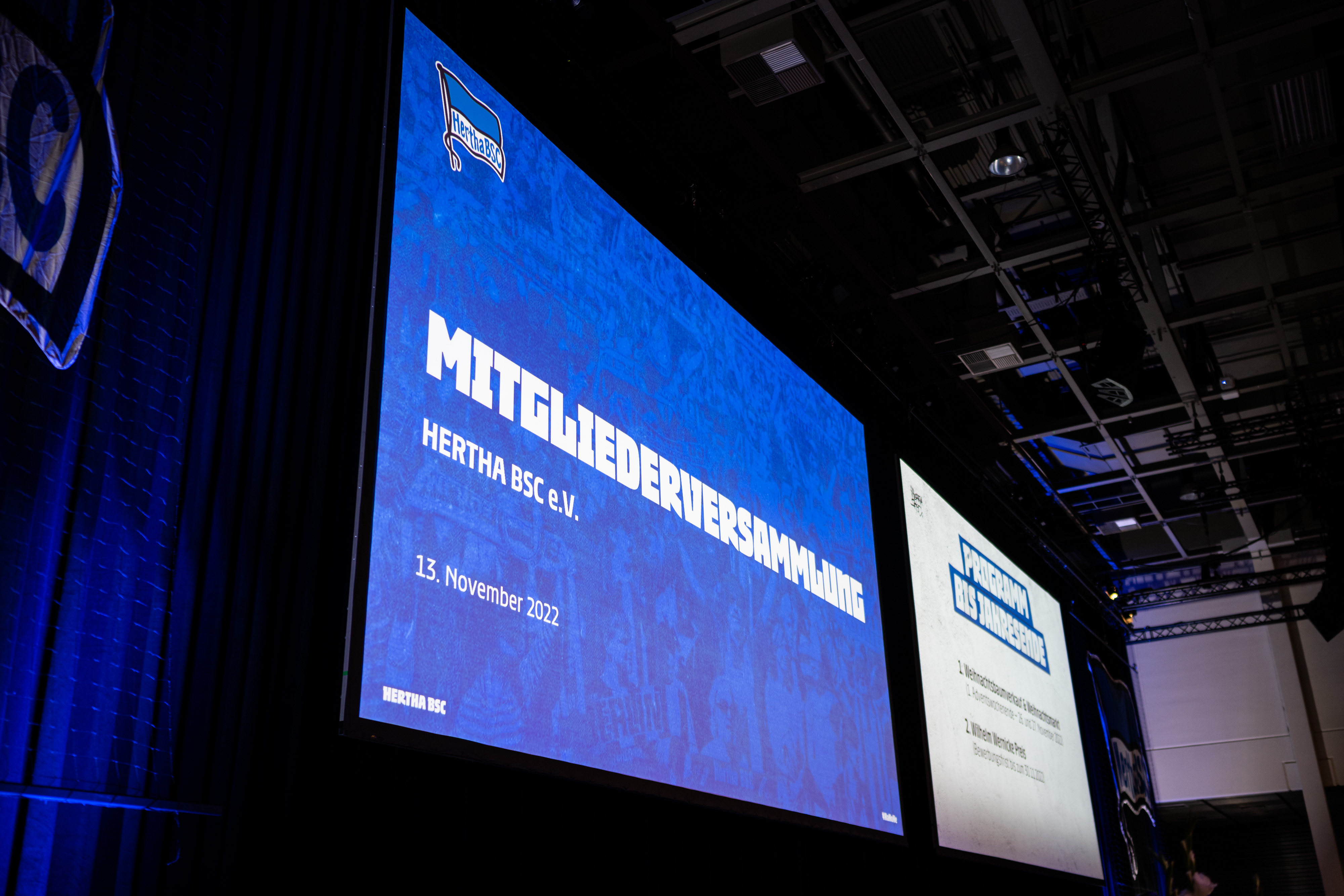 Die Bühne bei unserer Mitgliederversammlung von Hertha BSC.