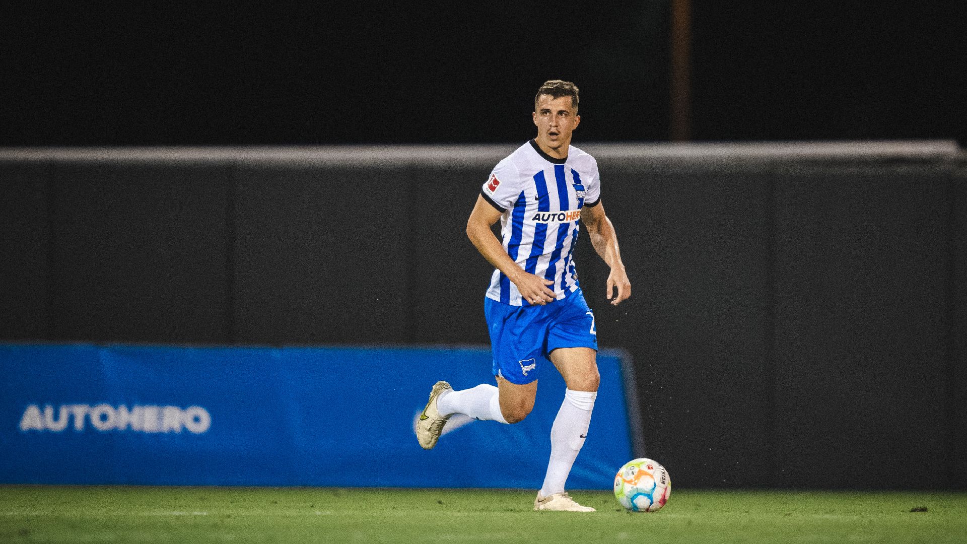 Marc Kempf on the ball during the game against Millonarios FC.
