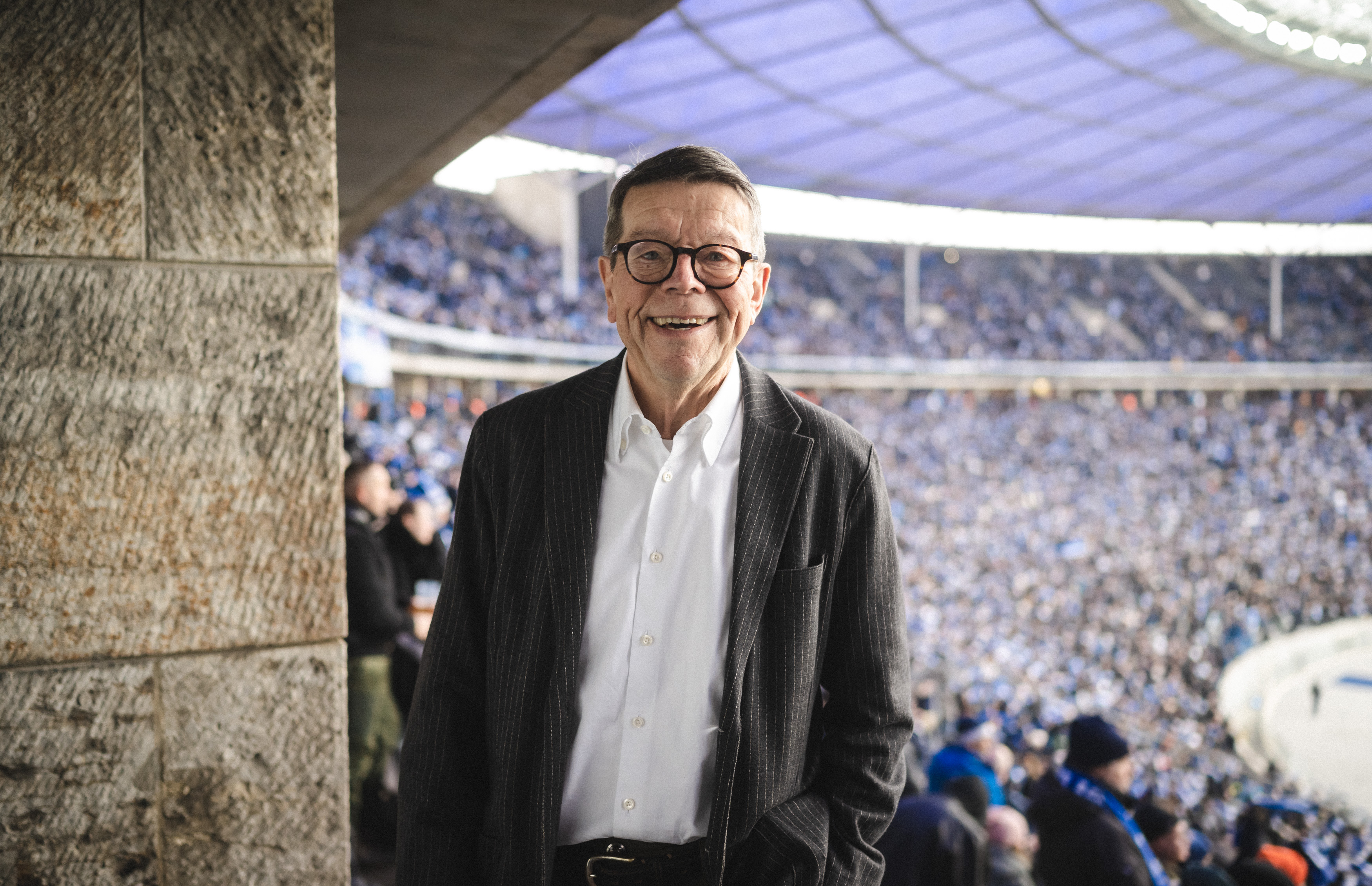 Bernd Schiphorst auf der Tribüne des Olympiastadions.