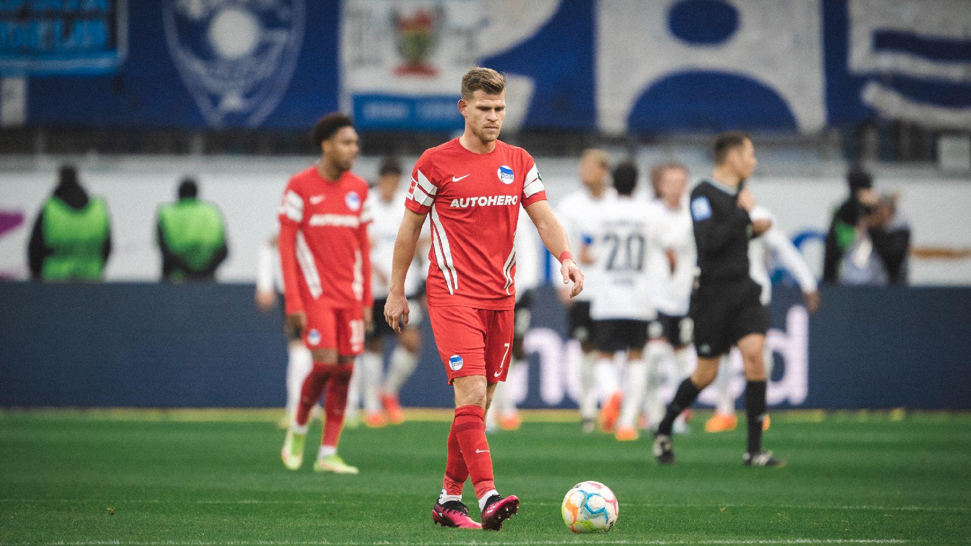 Florian Niederlechner walking to the centre circle.