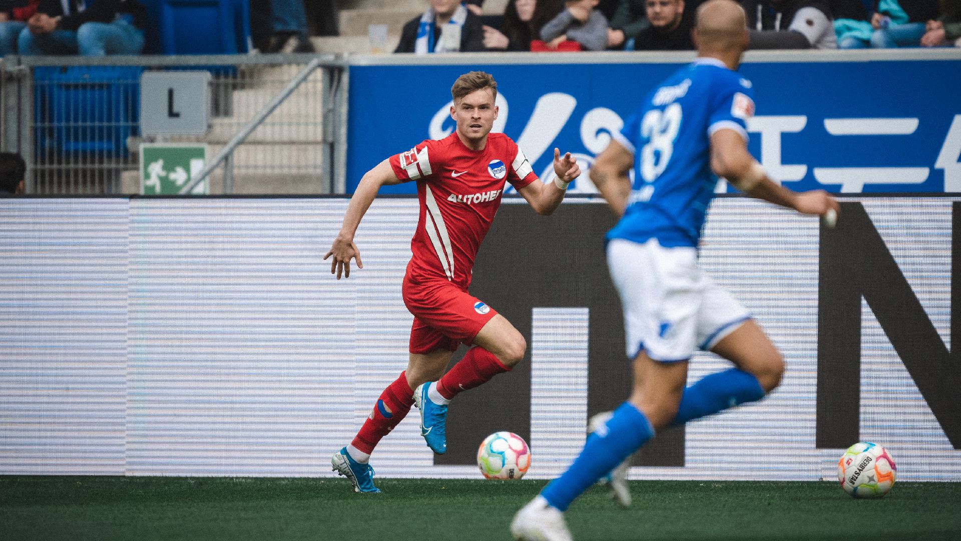 Maximilian Mittelstädt am Ball.