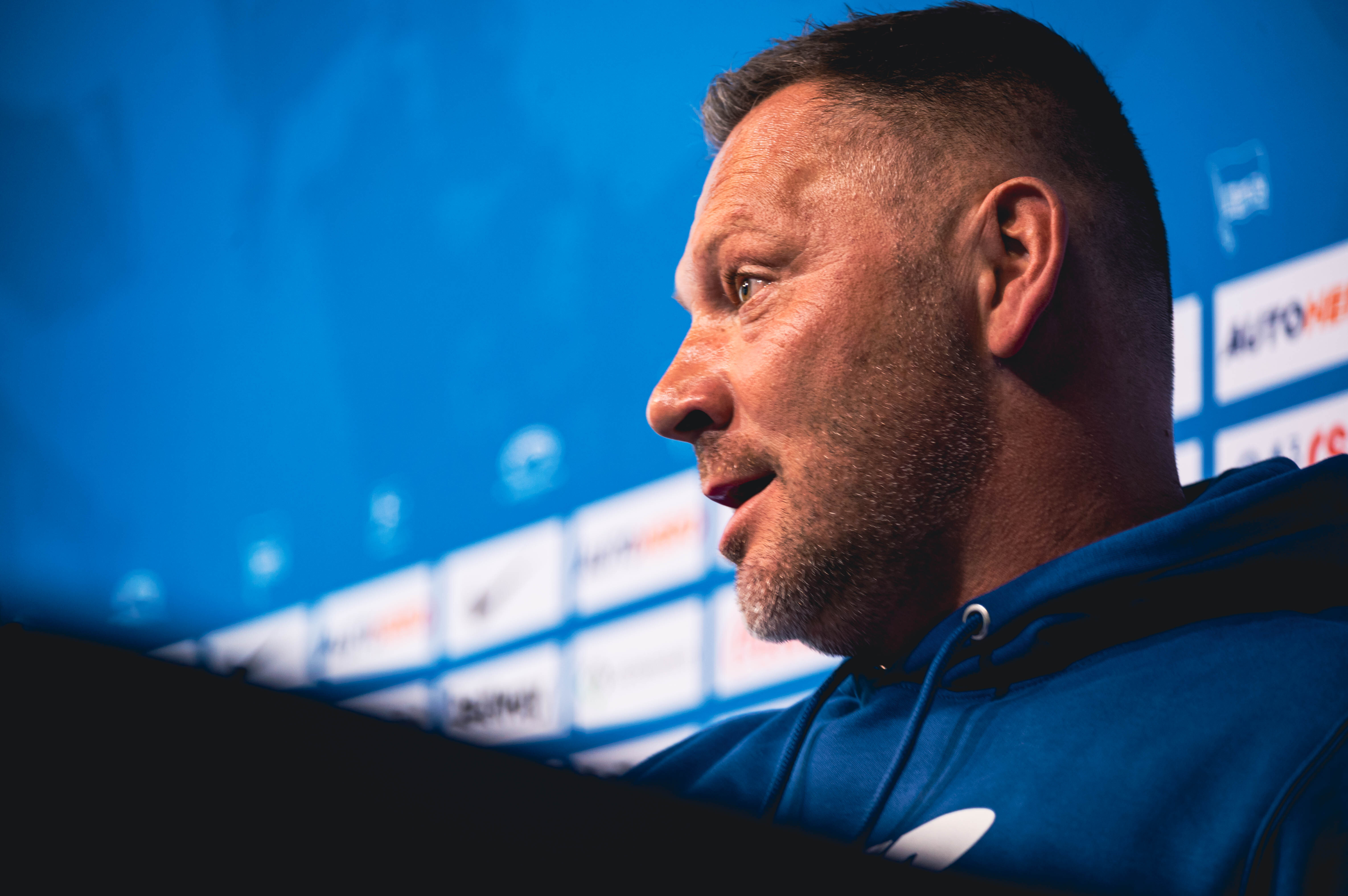 Pál Dárdai at the press conference ahead of Werder Bremen.