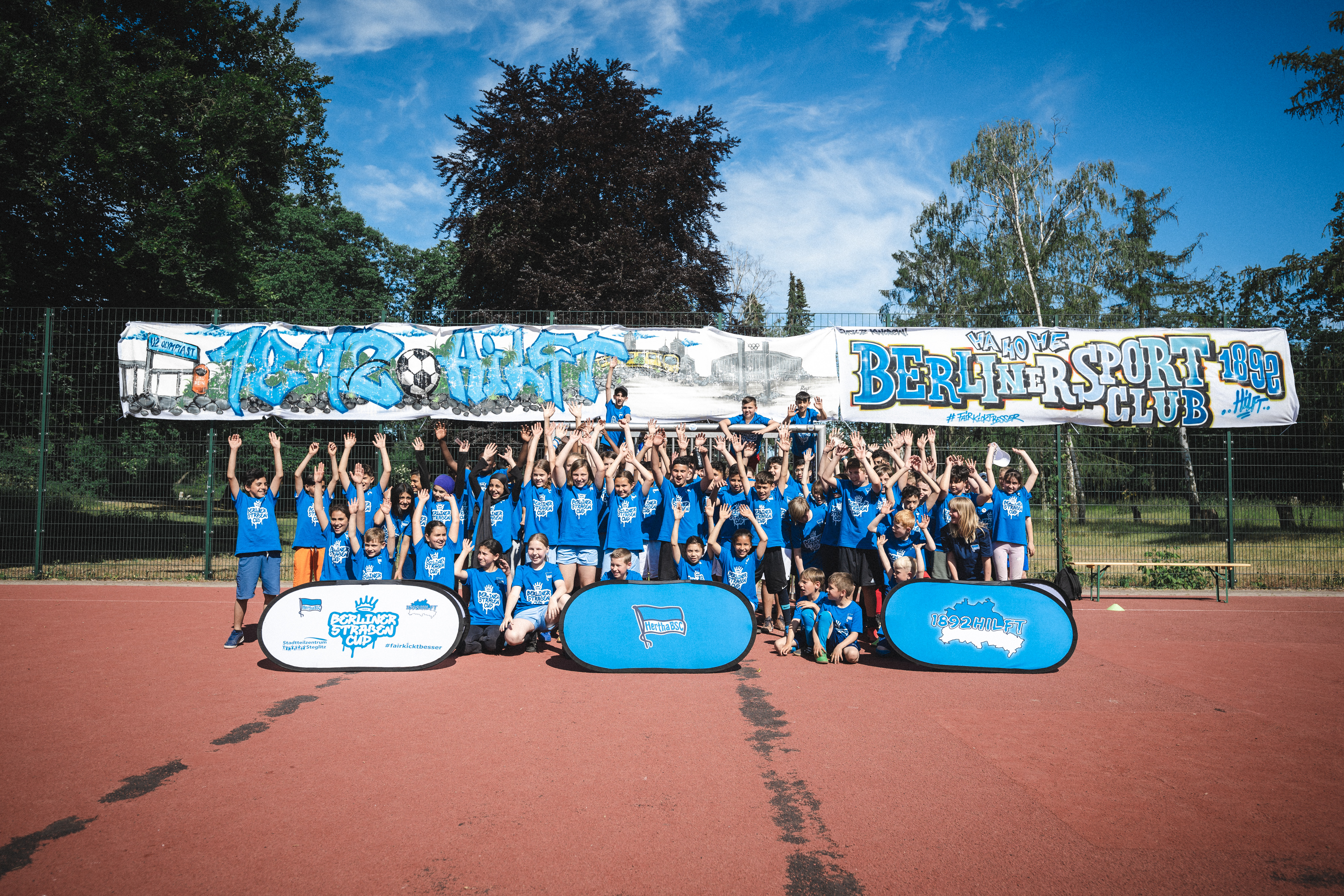 Gruppenfoto der Teilnehmenden des Berliner Straßen Cups 2023 in Reinickendorf.
