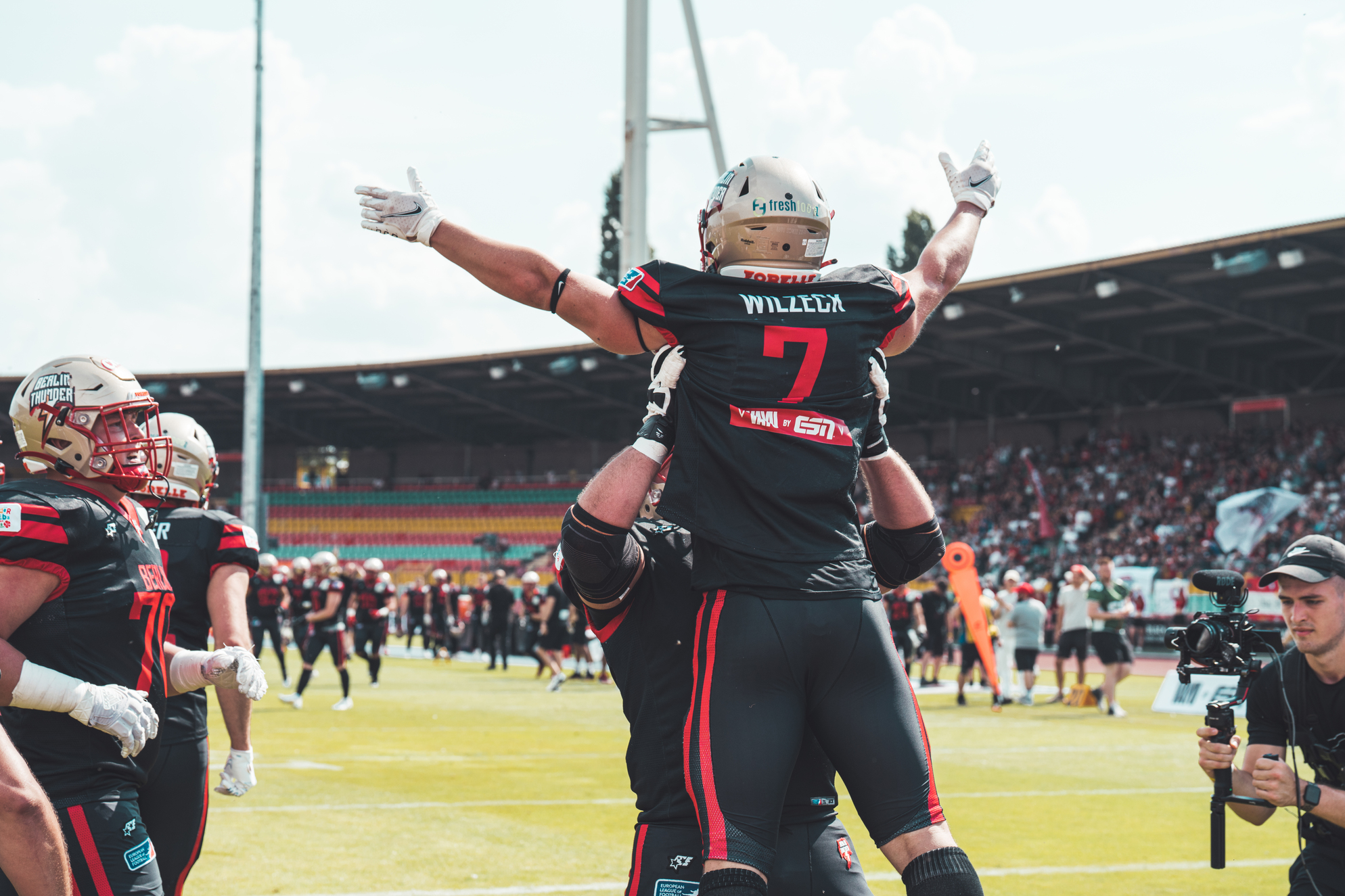 Spieler von Berlin Thunder beim Jubel.