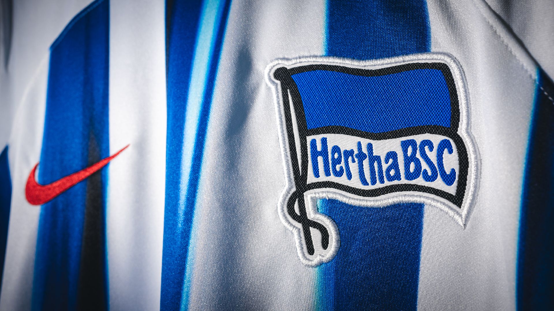 Die Fahne auf unserem Heimtrikot.