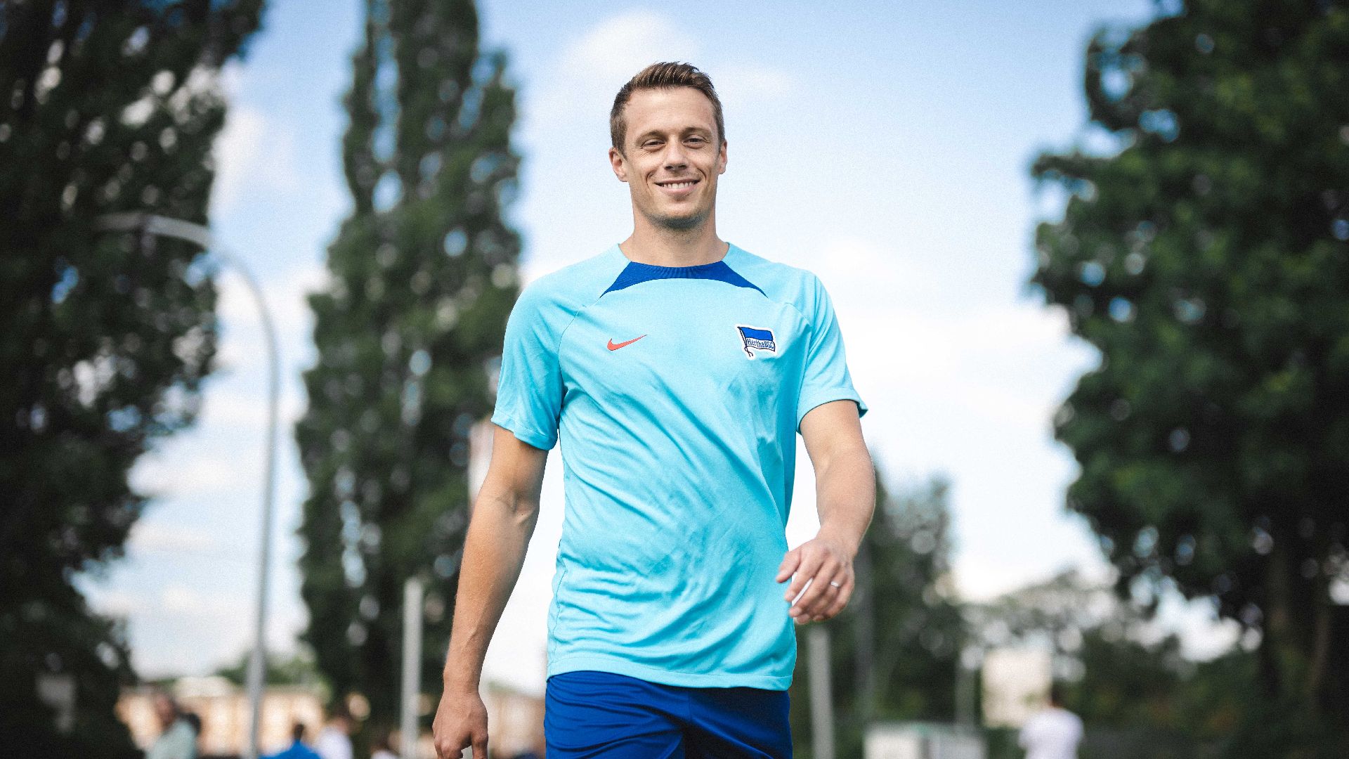 Alex Schwolow im Trainingsoutfit.