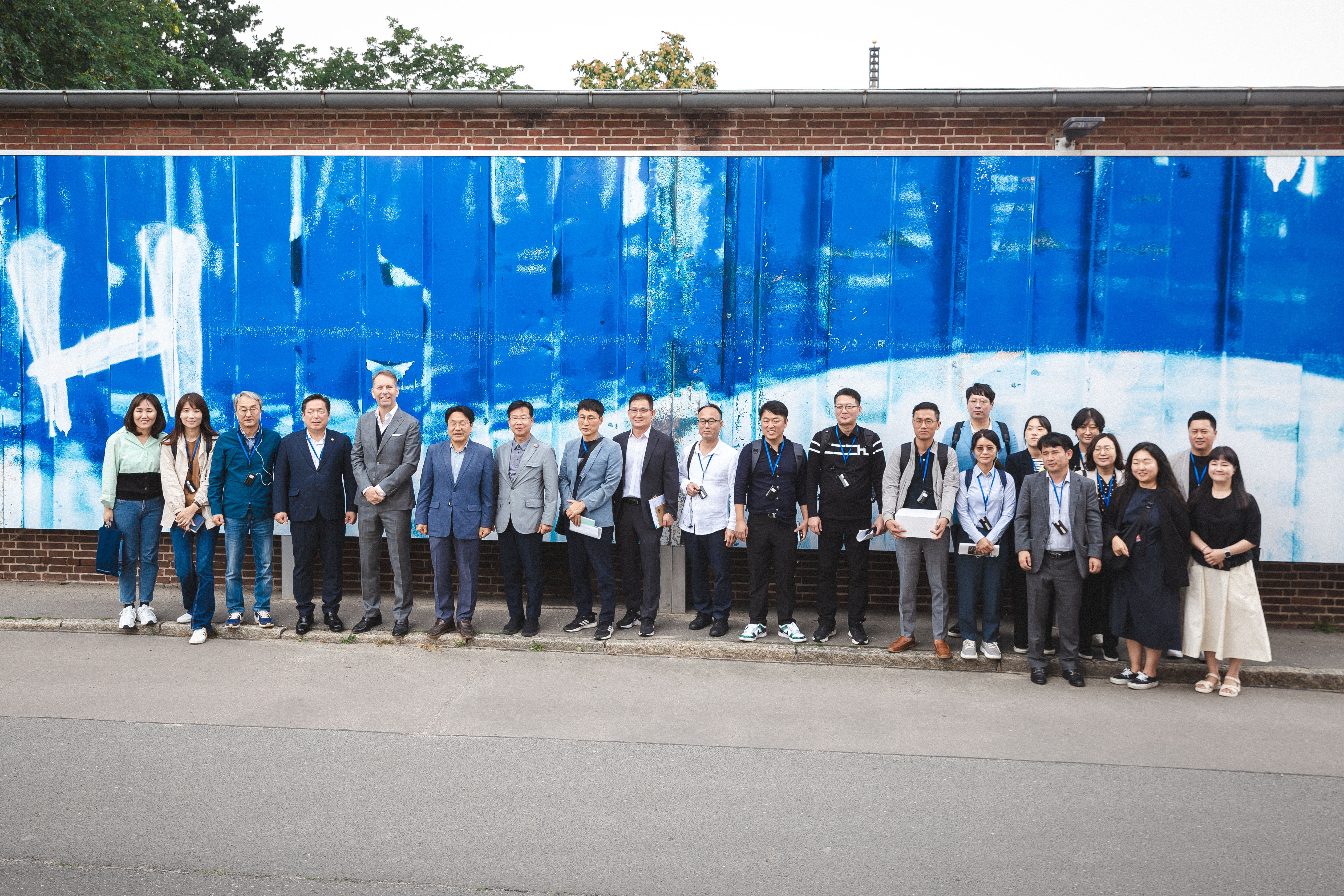 Die südkoreanische Breitensport-Delegation auf dem Hertha-Gelände.