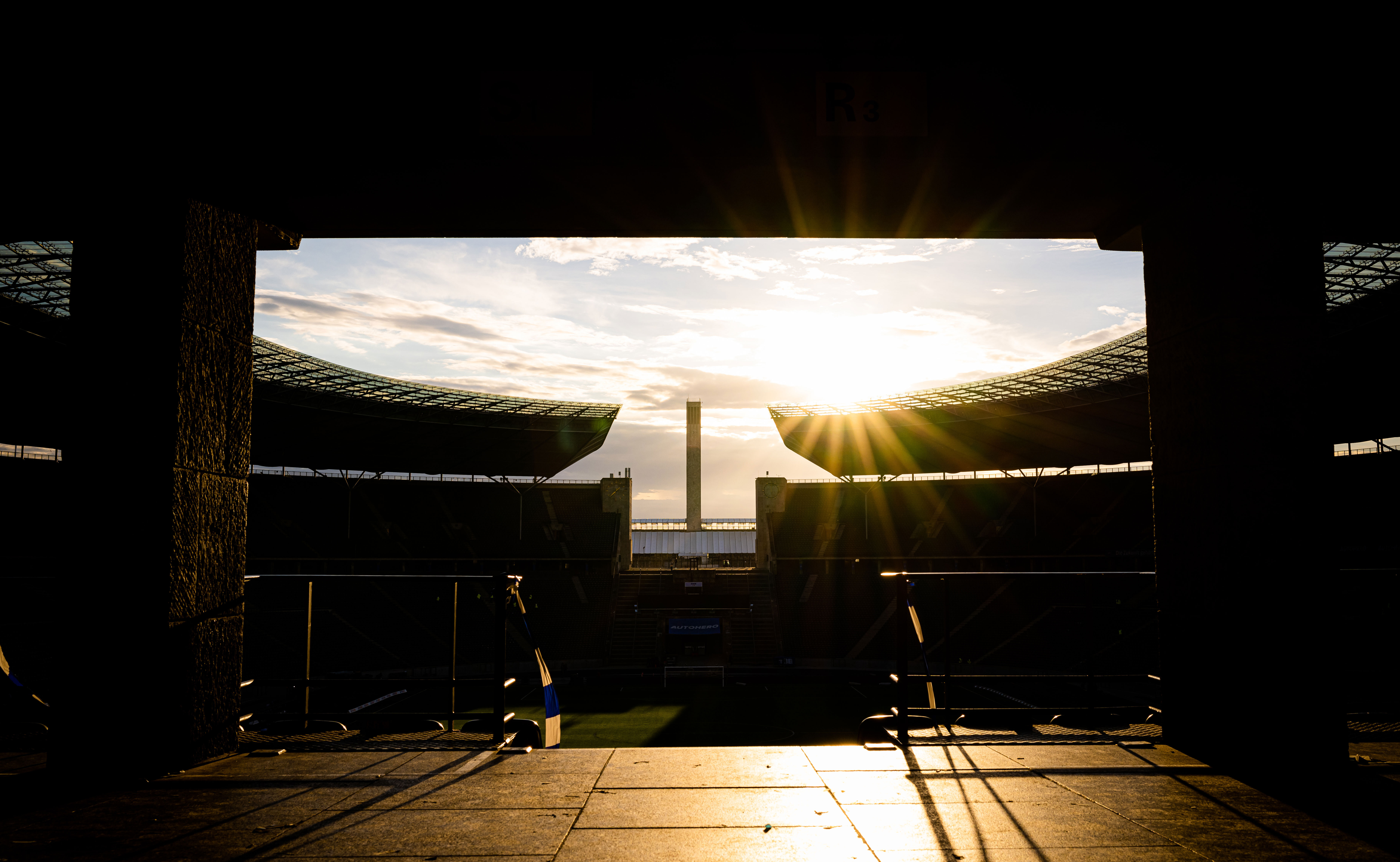 Sonnenuntergang im Olympiastadion.
