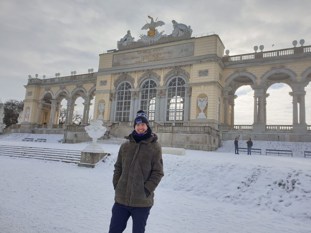 Christopher Vogel sendet blau-weiße Grüße aus Wien.