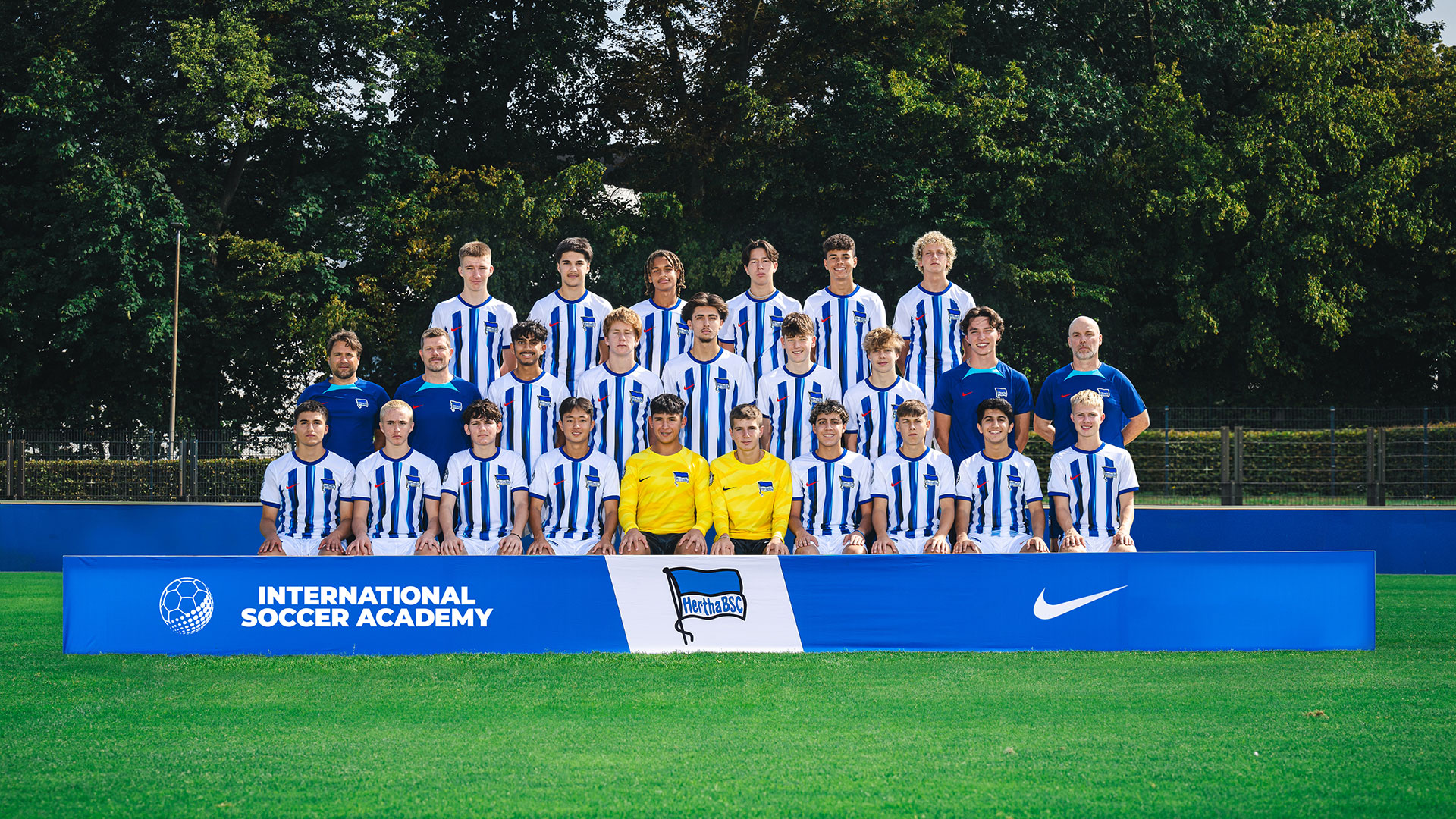 Teamphoto of our Integrated Academy