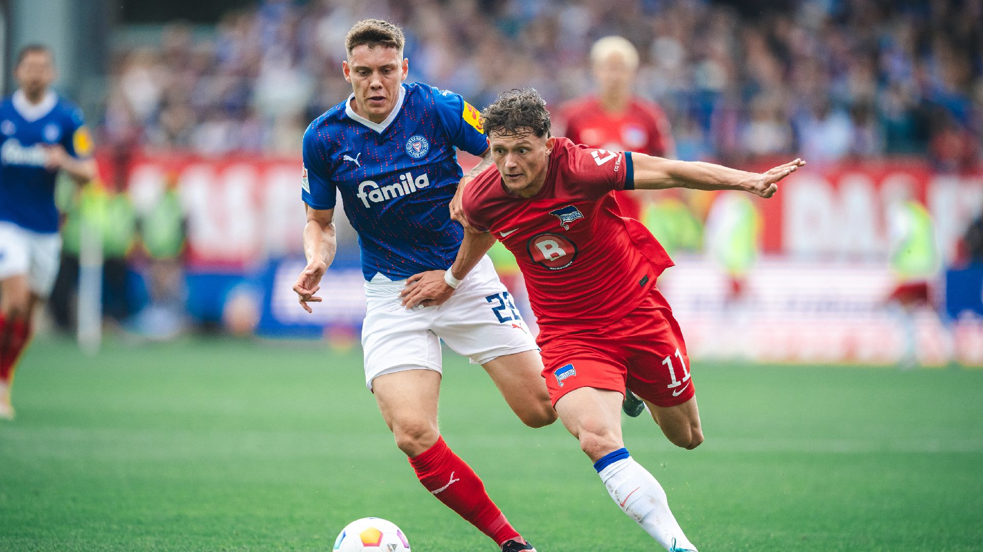 Fabian Reese battles against Nicolai Remberg.