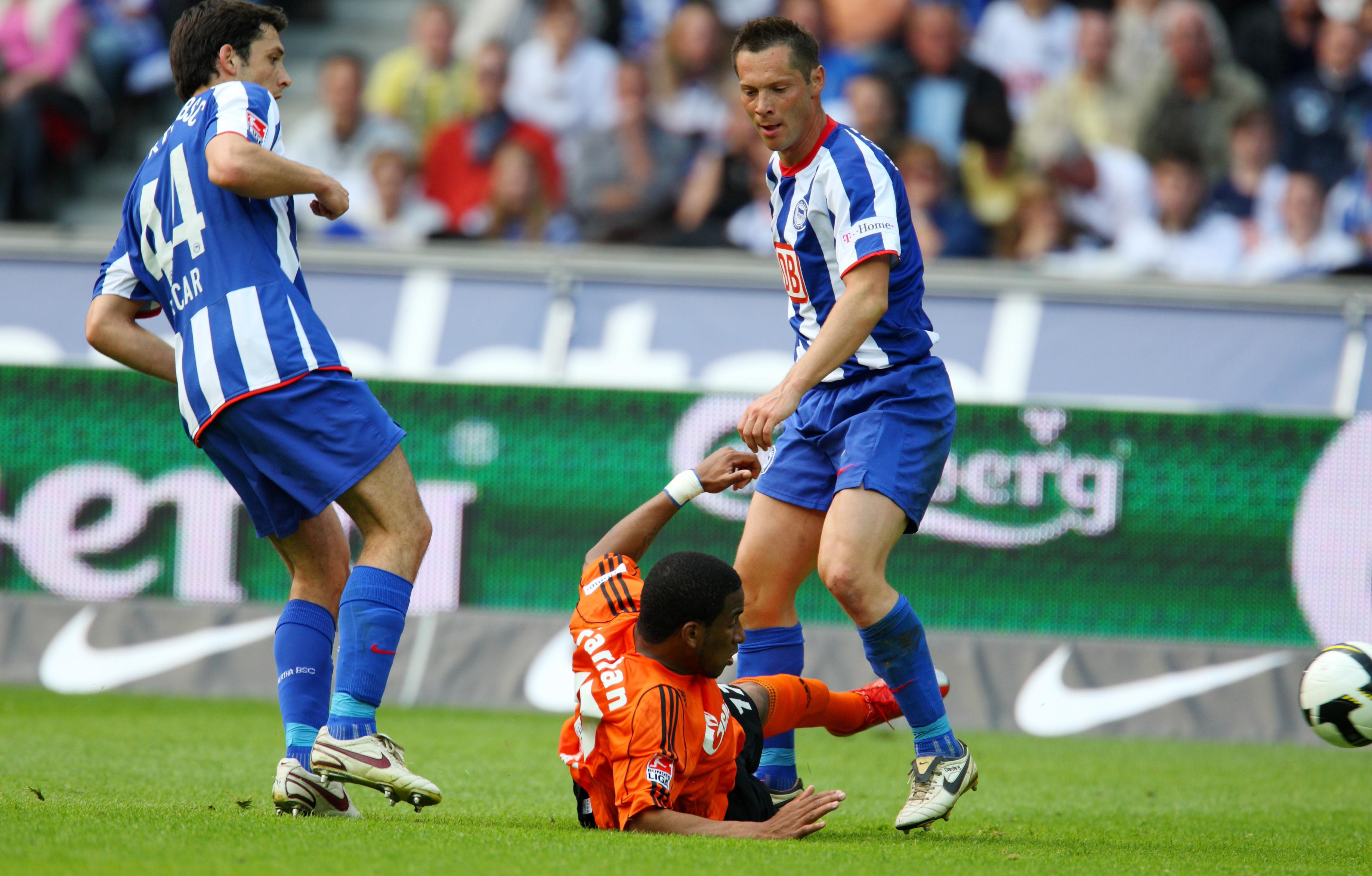 Pál Dárdai im Heimspiel gegen Schalke 04 in der Saison 2008/09.