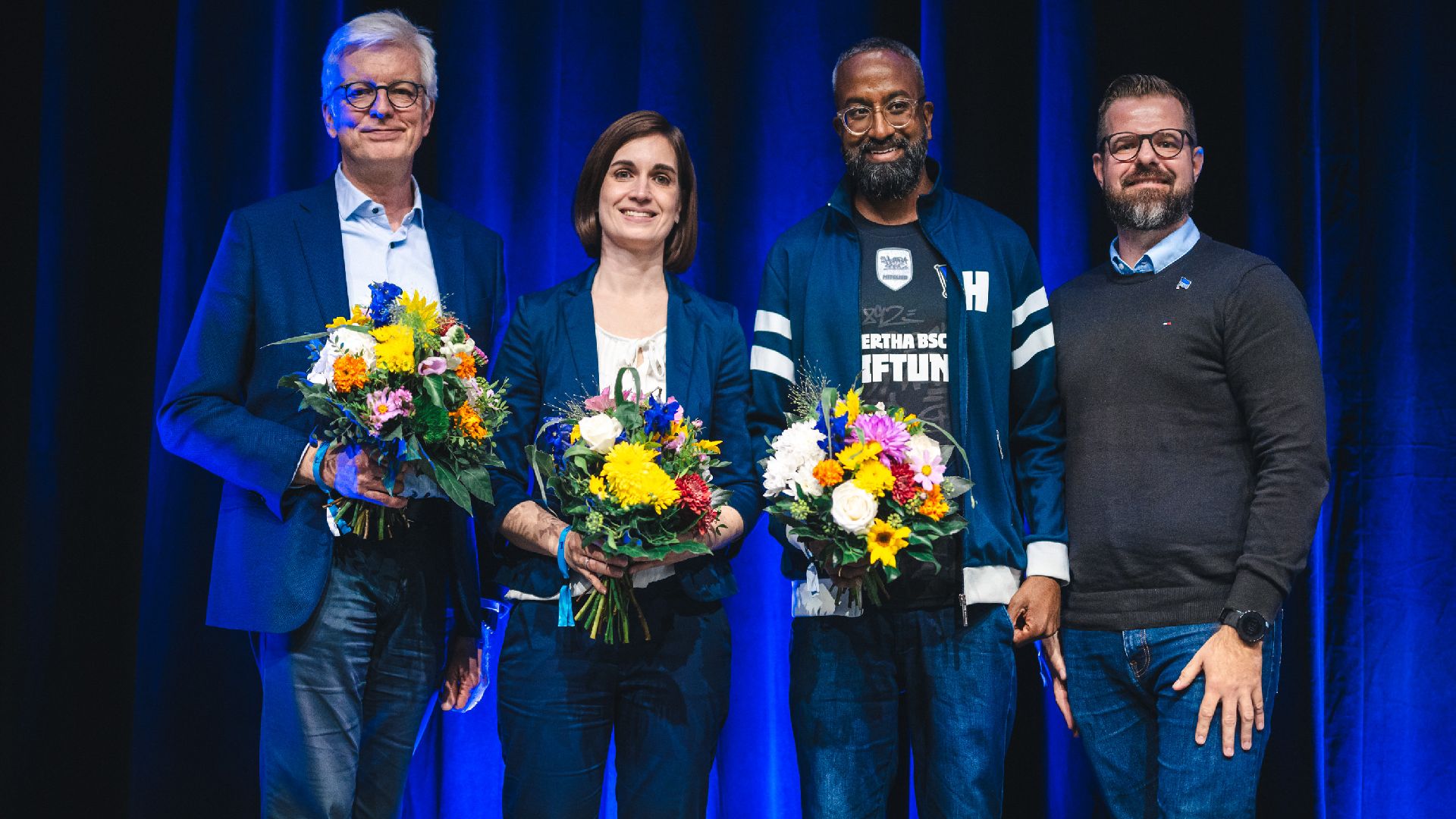 Dr. Ralf Thaeter, Anne Noske und Saravanan Sundaram mit Vizepräsident Fabian Drescher.