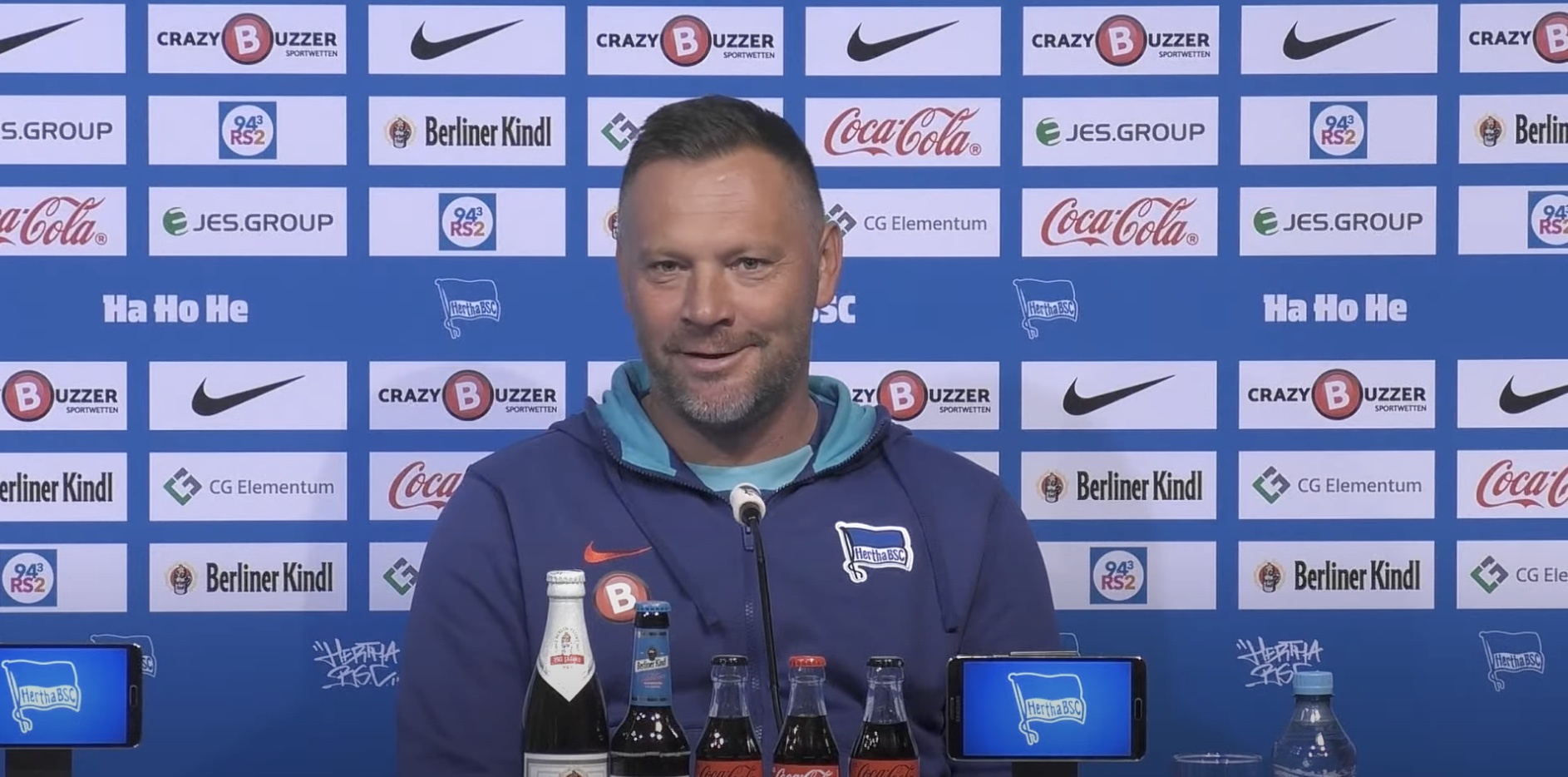Pál Dárdai auf der Pressekonferenz vor dem Auswärtsspiel in Nürnberg.