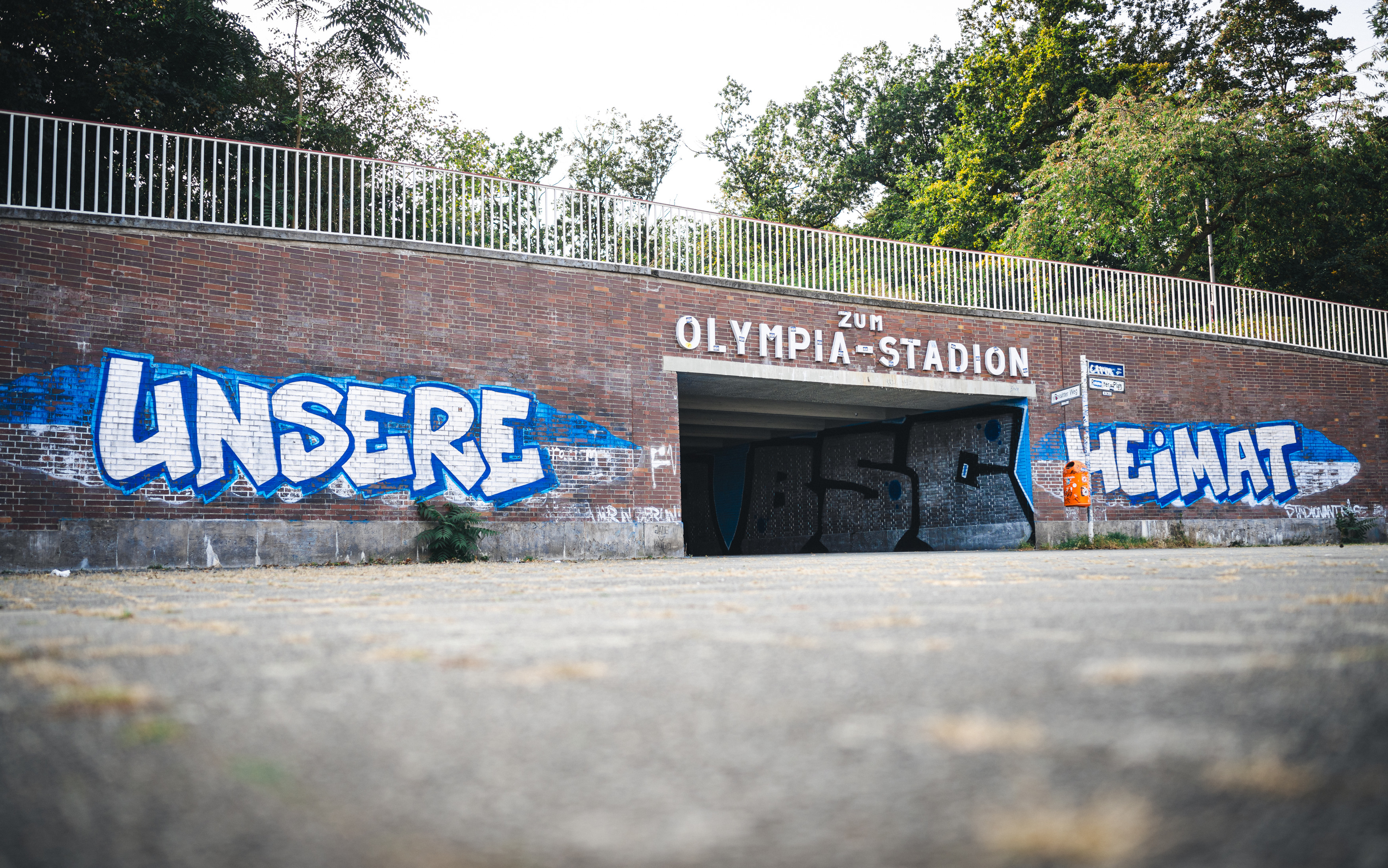 Das Graffiti am U-Bahnhof vor dem Olympiastadion.
