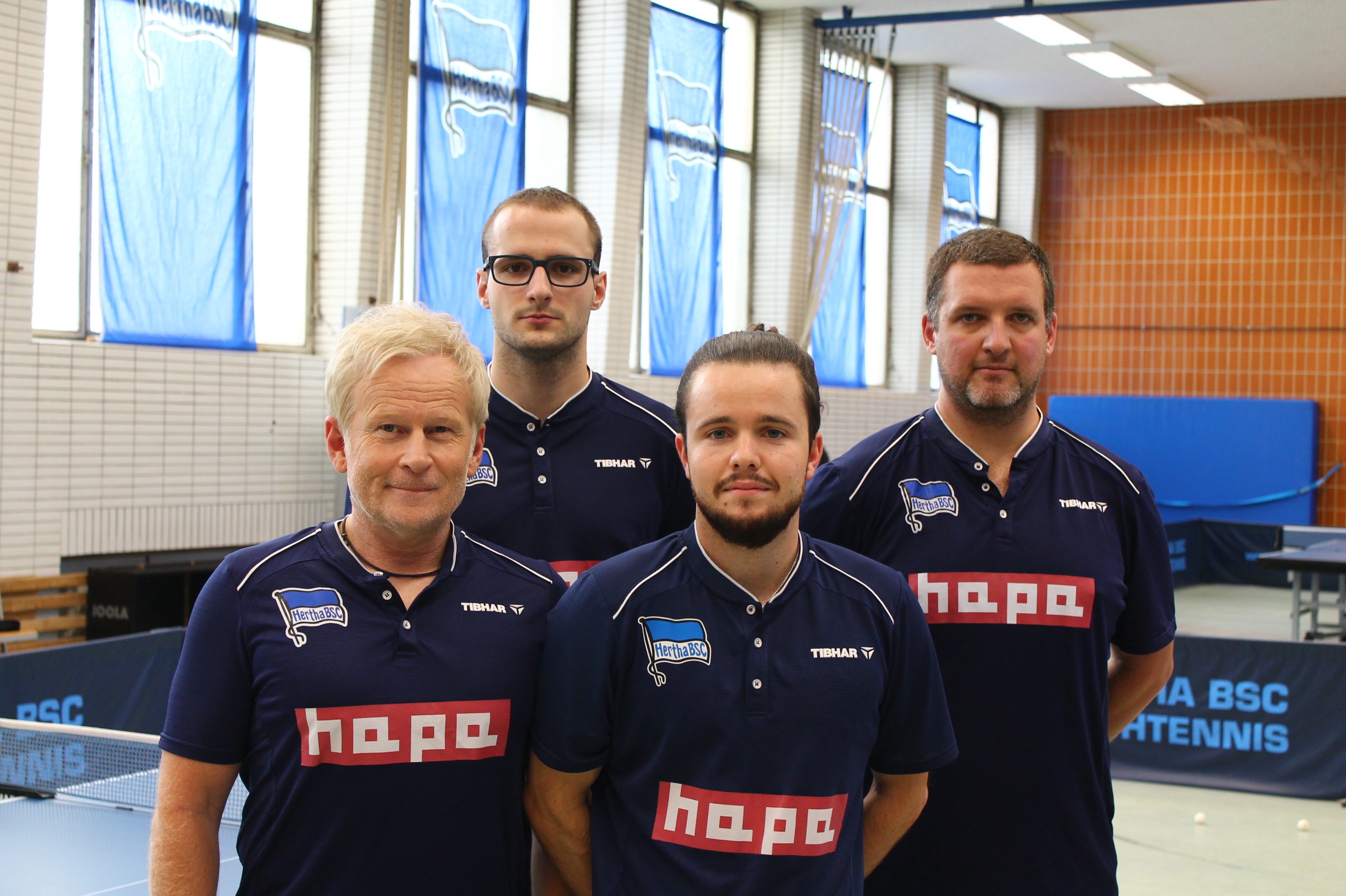 Teamfoto der ersten Mannschaft der Tischtennisabteilung von Hertha BSC.