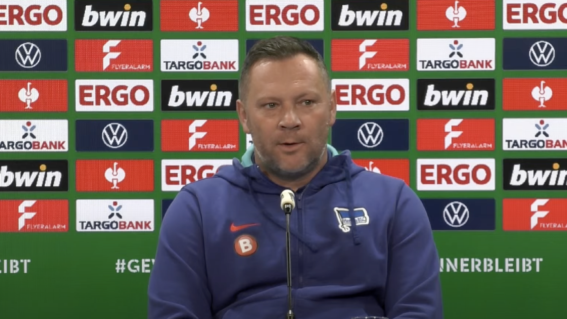 Cheftrainer Pál Dárdai bei der Pressekonferenz vor dem DFB-Pokalspiel gegen den Hamburger SV.