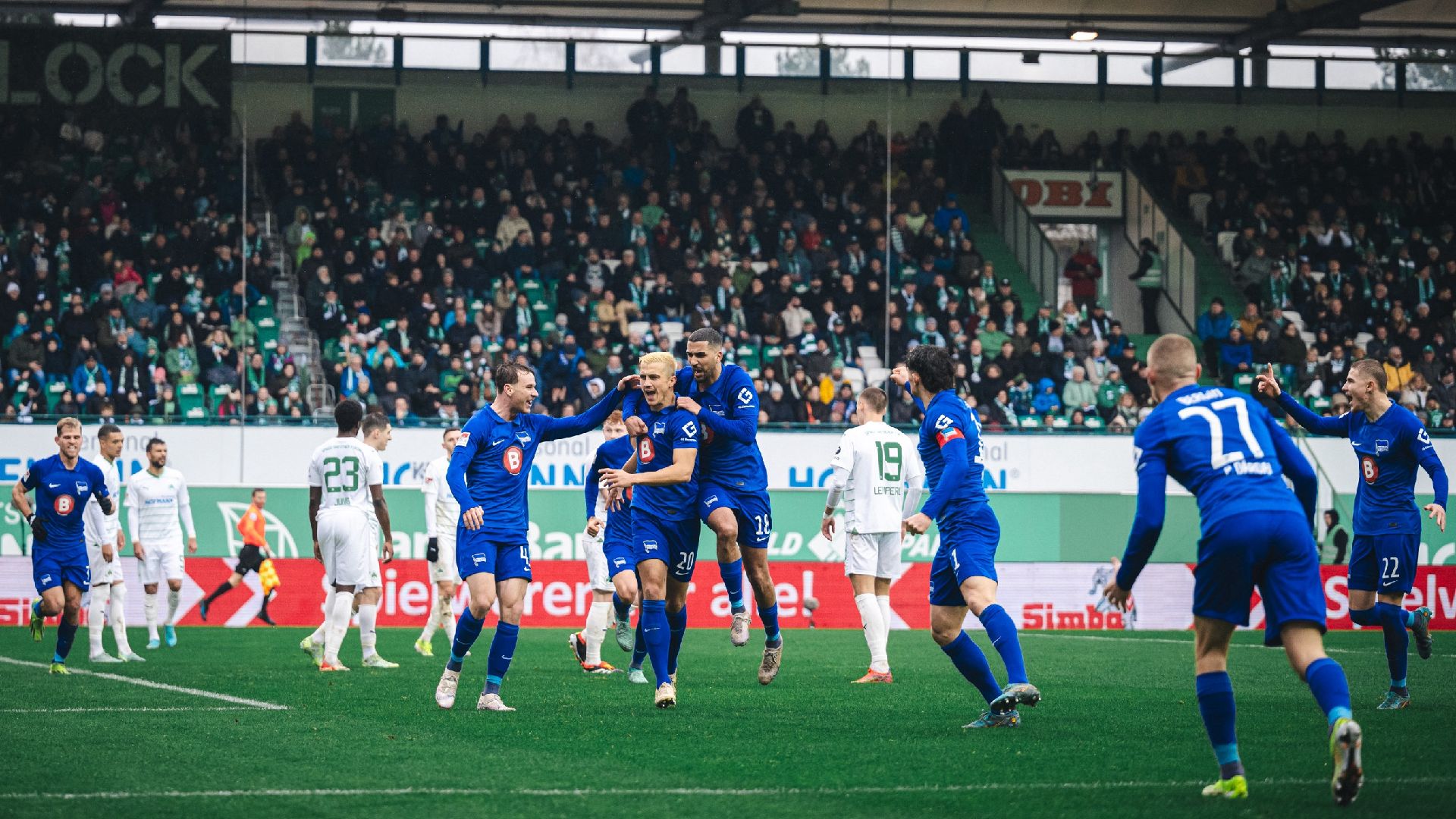 Marc Kempf celebrates his goal with his teammates.