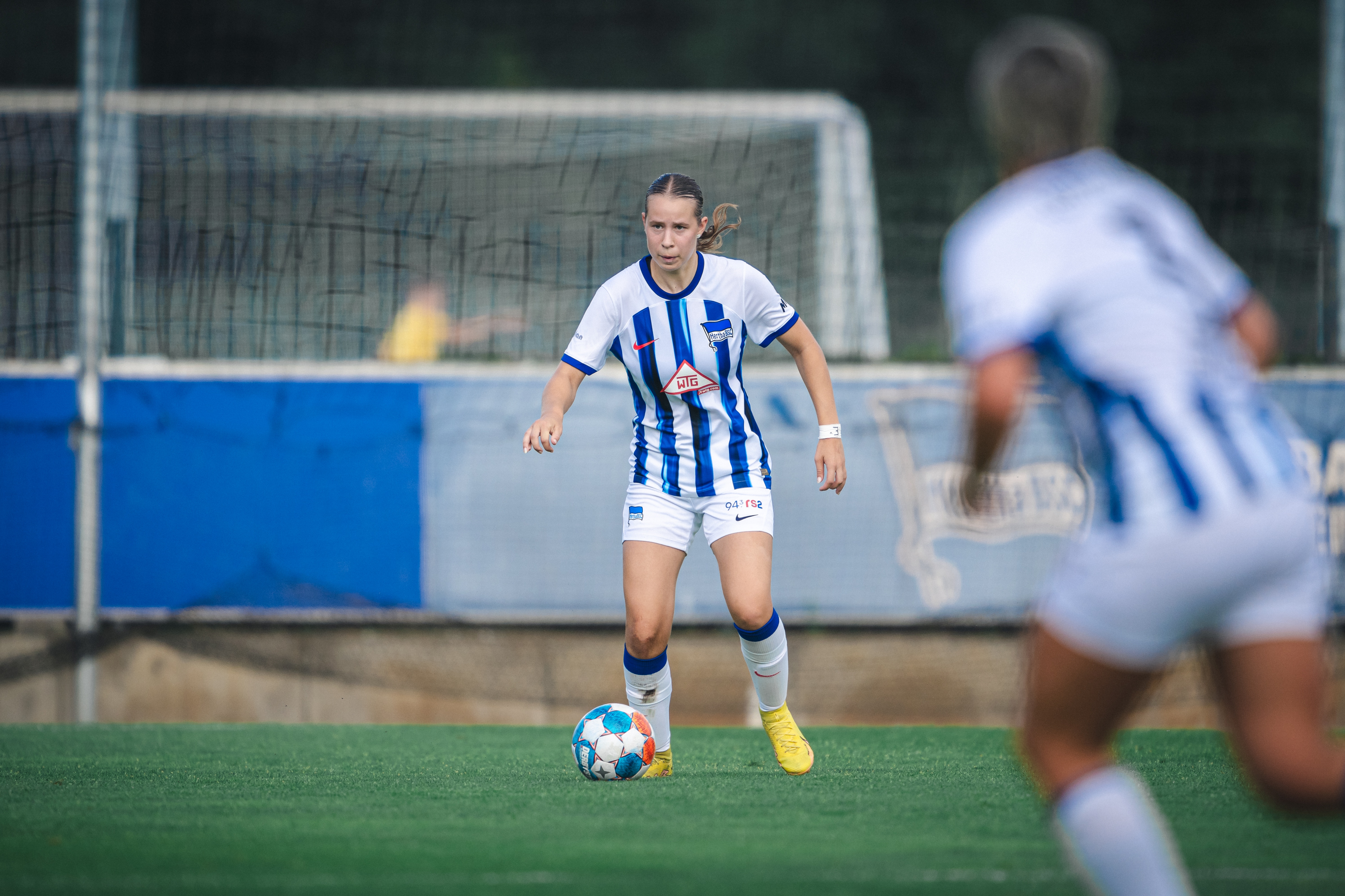 Unsere Herthanerin Nora Giannori am Ball.