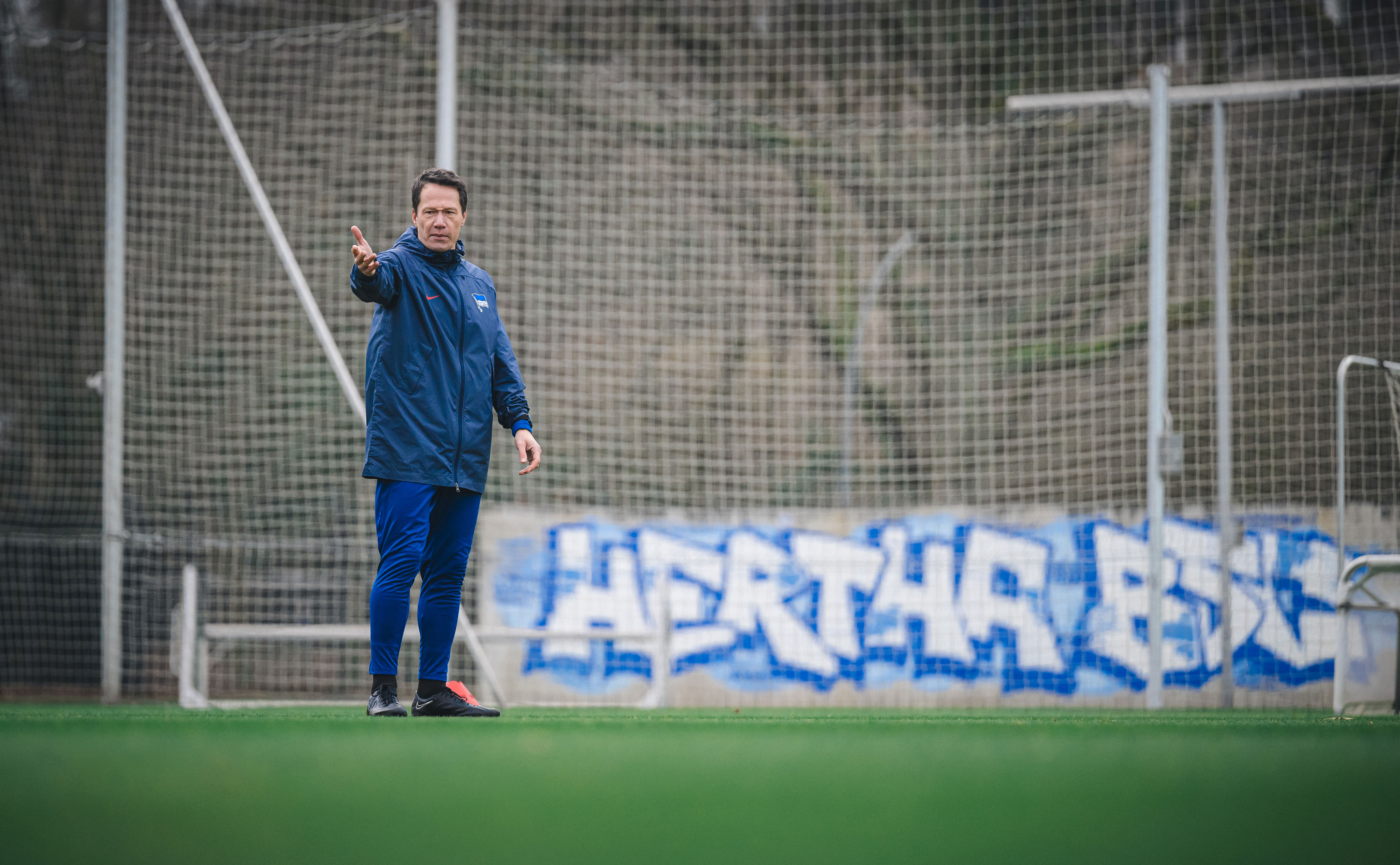 Das Geburtstagskind Henrik Kuchno auf dem Schenckendorffplatz.